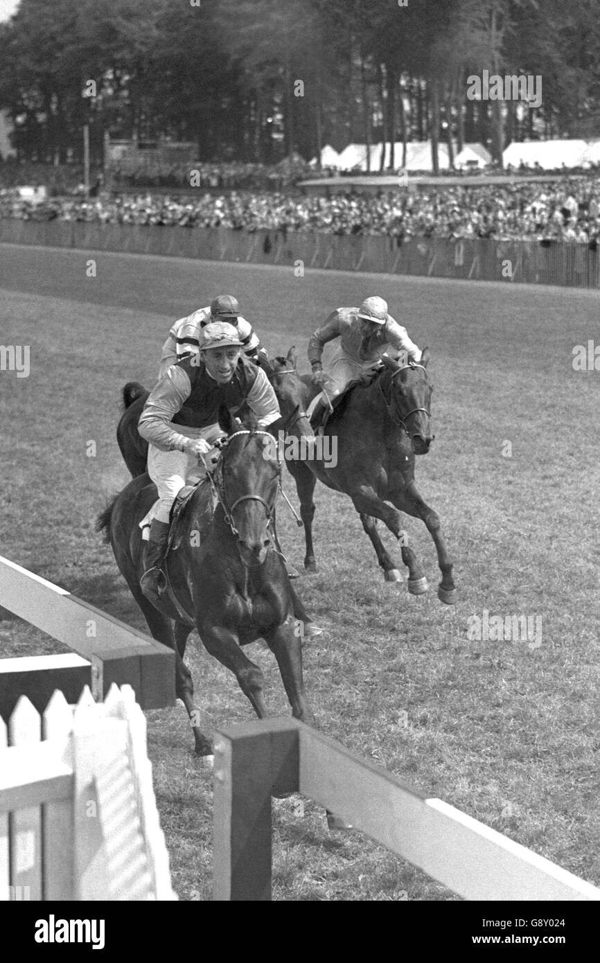 Racing at Goodwood - Third Day - The Goodwood Cup. Mrs Henderson's Monsieur L'Amiral, ridden by Charlie Smirke, wins the Goodwood Cup ahead of Sea Lover and Roscoff. Stock Photo