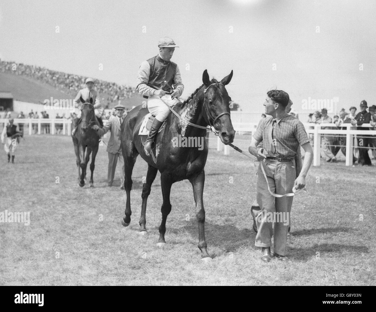 Mrs Henderson's Monsieur L'Amiral, ridden by Charlie Smirke, after winning the Goodwood Cup. Stock Photo
