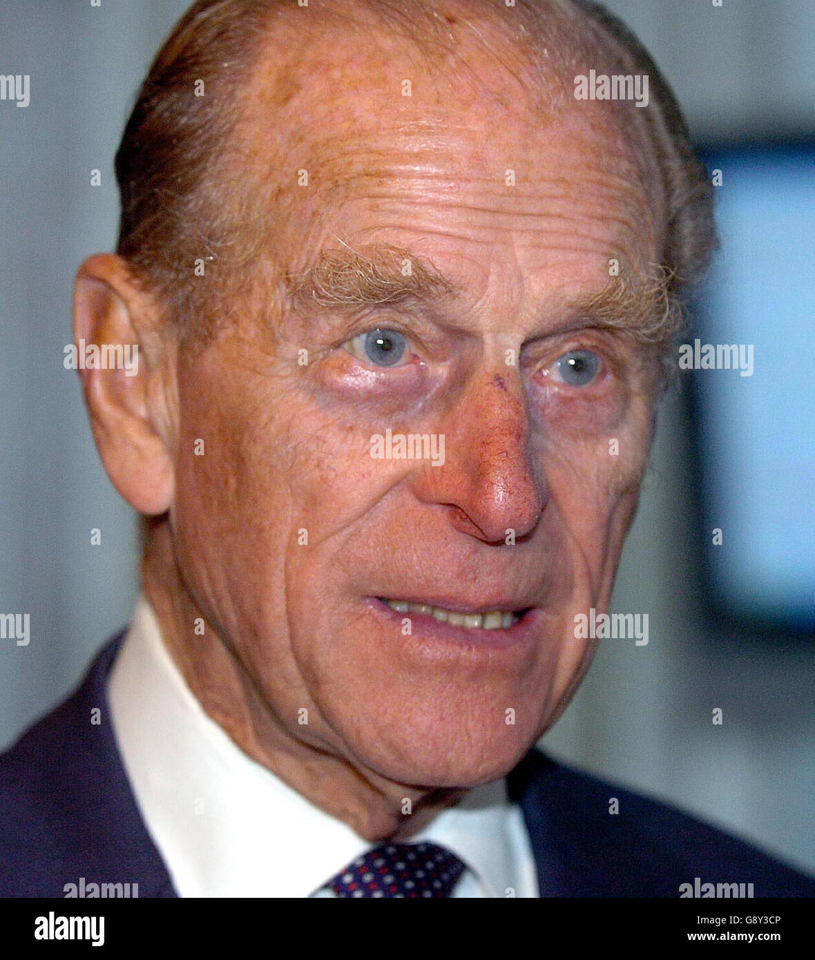 The Duke of Edinburgh during a visit to the Helping Hands for the Needy charity, which is co-ordinating relief for victims of the Asian earthquake, at Stratford, east London, Thursday October 13, 2005. PRESS ASSOCIATION Photo. Photo credit should read: Michael Stephens/PA. Stock Photo
