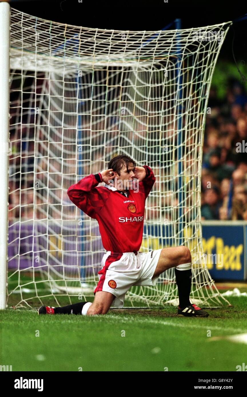 Soccer - Littlewoods FA Cup - Third Round - Chelsea v Manchester United. Manchester United's David Beckham celebrates after putting his side in the lead. Stock Photo