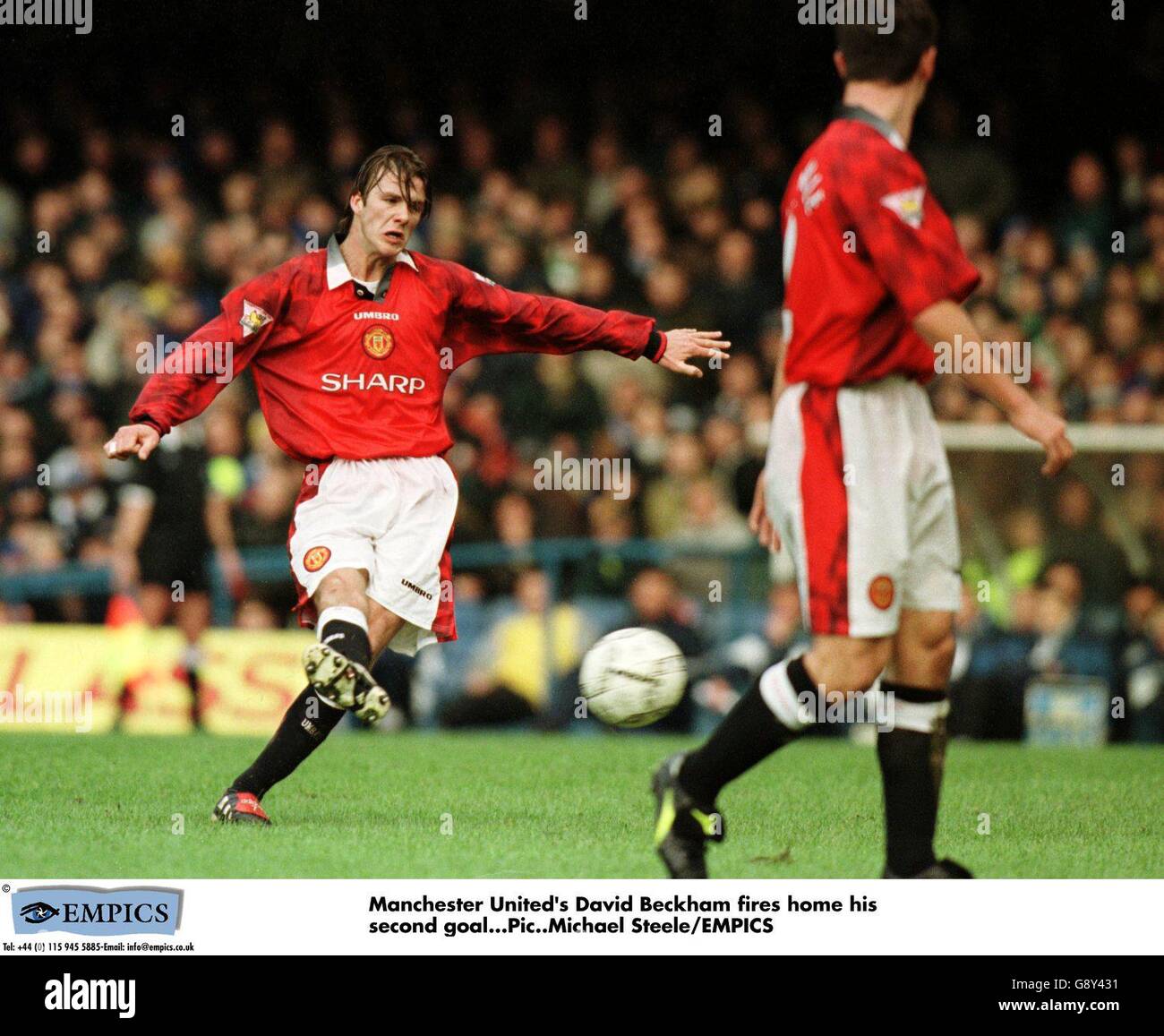 Soccer - Littlewoods FA Cup Third Round - Chelsea v Manchester United. Manchester United's David Beckham fires home his second goal. Stock Photo