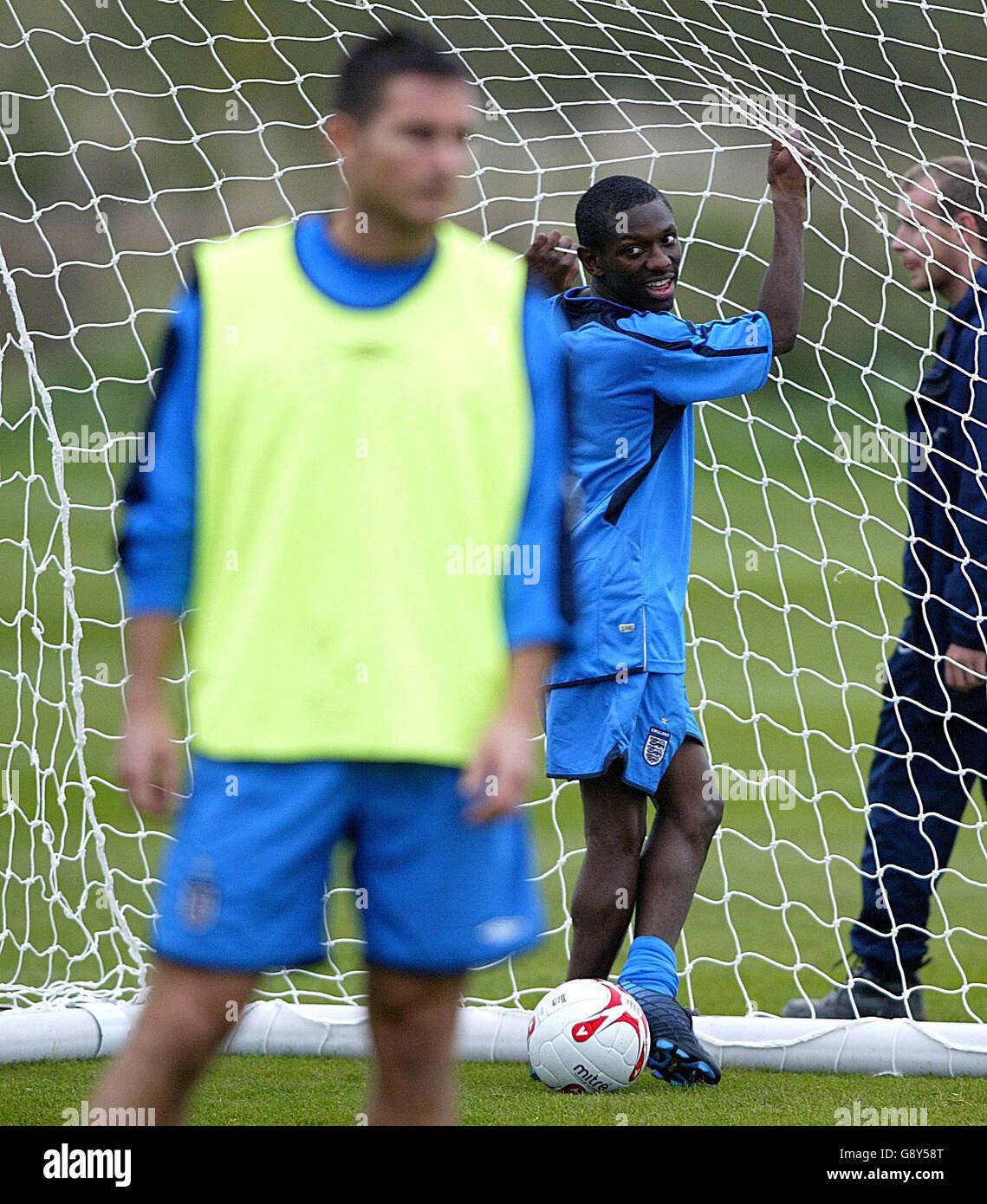 England's Shaun Wright-Phillips (R) looks on during a training session at Carrington Training Ground, Manchester, Tuesday October 4, 2005. England play Austria in their World Cup qualifying match on Saturday. PRESS ASSOCIATION Photo. Photo credit should read: Martin Rickett/PA. Stock Photo