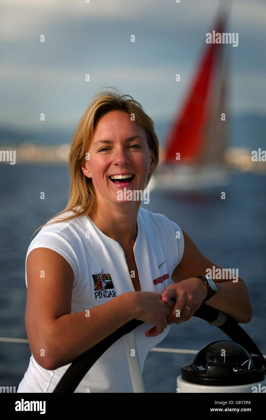 Sailing alone around the world hires stock photography and images Alamy