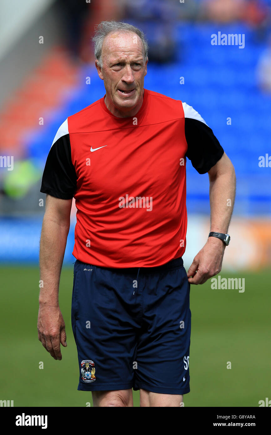 Oldham athletic goalkeeping coach hires stock photography and images