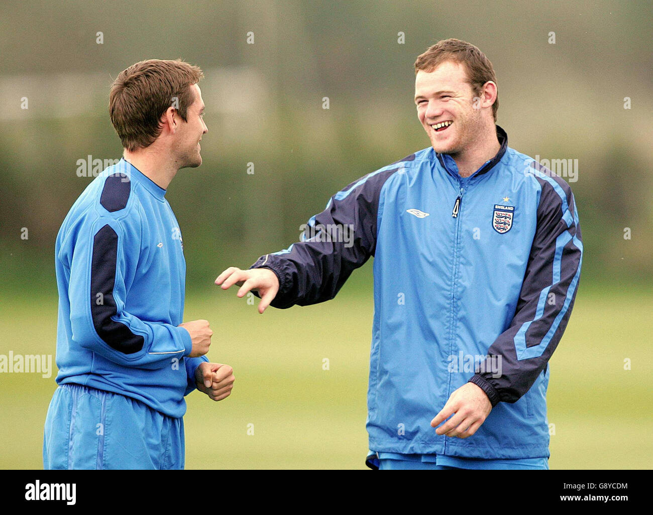 England's Michael Owen (L) and Wayne Rooney during a training session at Carrington, Manchester, Tuesday October 11, 2005, ahead of their World Cup qualifying match against Poland tomorrow evening. PRESS ASSOCIATION Photo. Photo credit should read: Martin Rickett/PA. Stock Photo