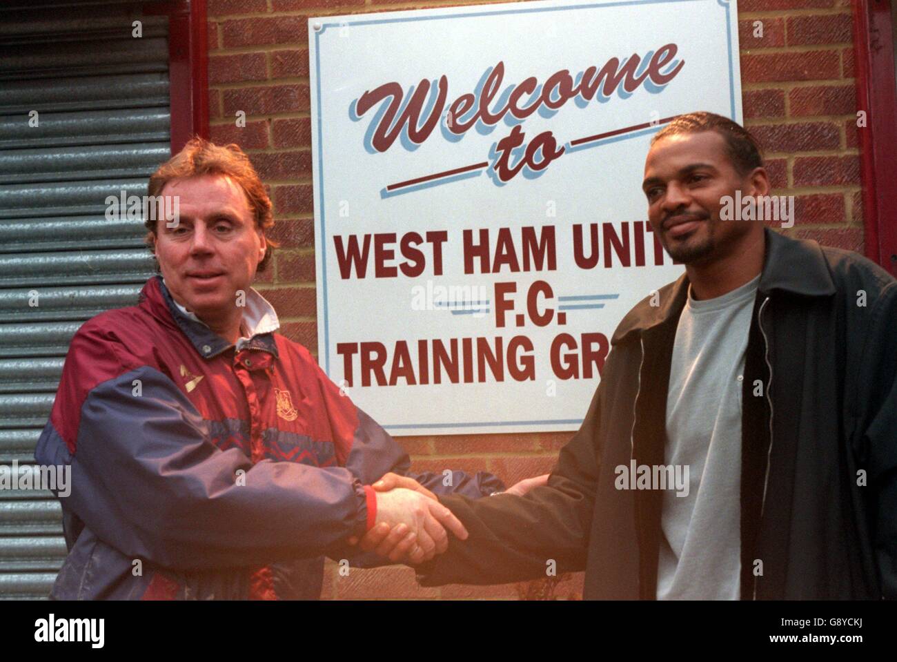 French goalkeeper Bernard Lama (right) is welcomed to West Ham United's  training ground by manager Harry Redknapp (left Stock Photo - Alamy