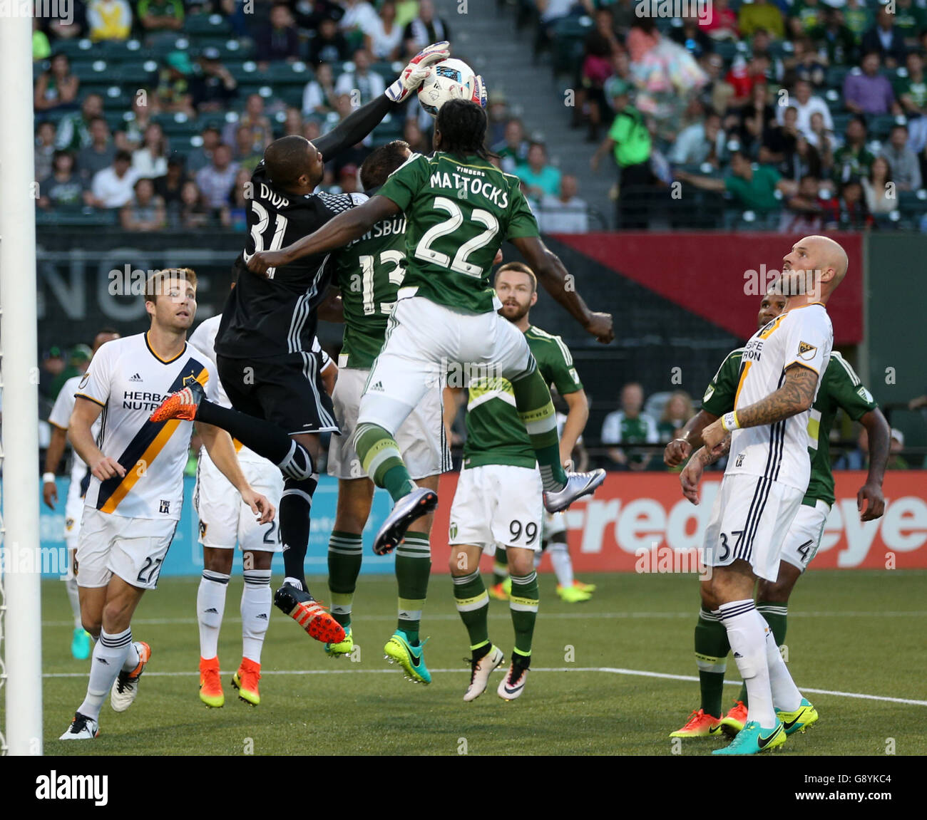 Portland, Oregon, USA. June 29, 2016 - Galaxy keeper, CLEMENT DIOP (31) makes a save in the box. The Portland Timbers FC play the LA Galaxy on June 29, 2016: Portland, OR USA; at Providence Park. Photo by David Blair Credit:  David Blair/ZUMA Wire/Alamy Live News Stock Photo