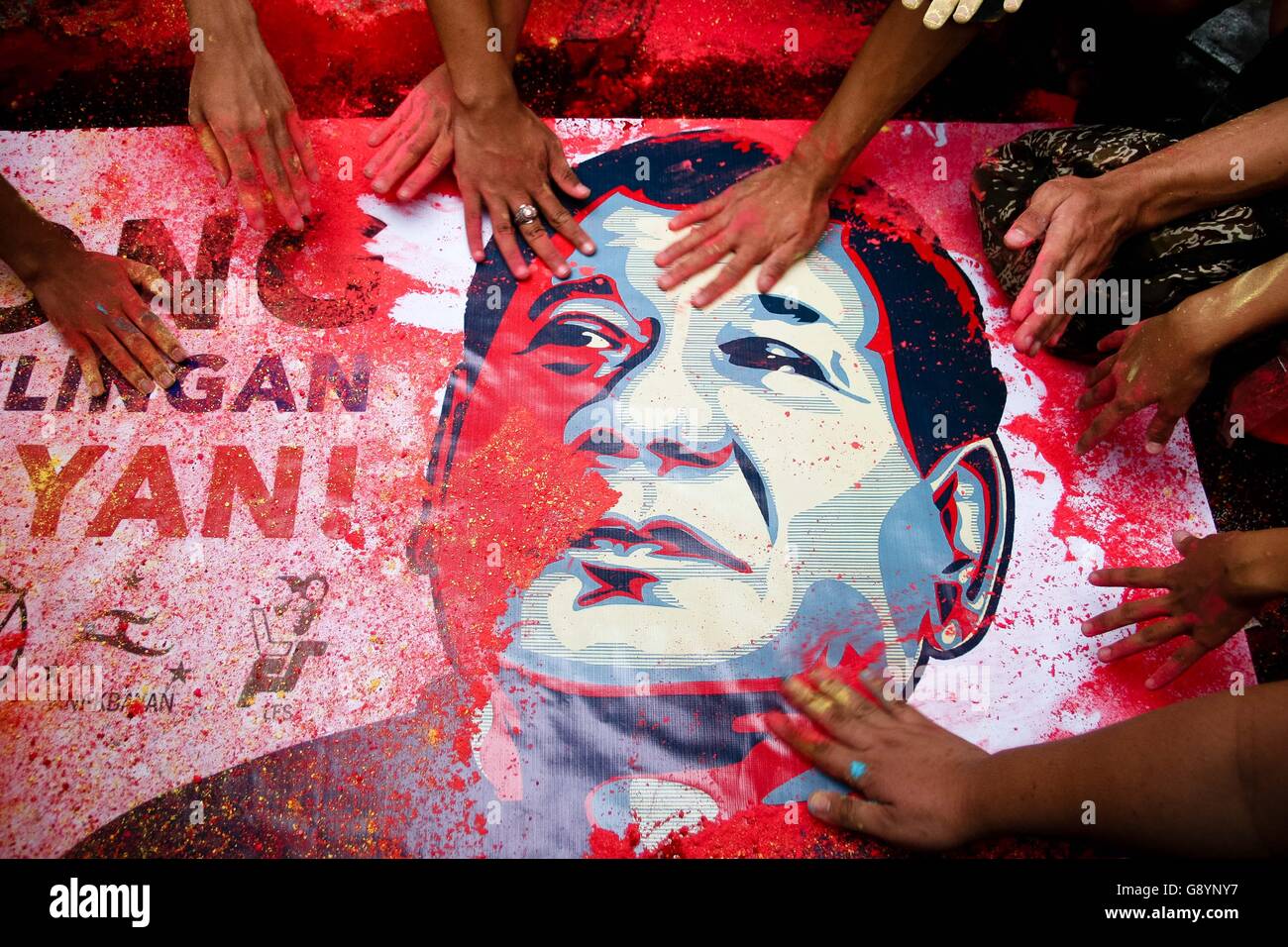 Philippines. 30th June, 2016. Duterte supporters wipe off colored powder off of a tarpauline poster of president Duterte. Thousands marched to the Mendiola Bridge, near the Malacanang Palace, to call on the newly elected president to implement the changes within the government and to stand as a pro-people administration. The march coincided with Duterte's inauguration as the 16th president of the Republic of the Philippines. Credit:  J Gerard Seguia/ZUMA Wire/Alamy Live News Stock Photo