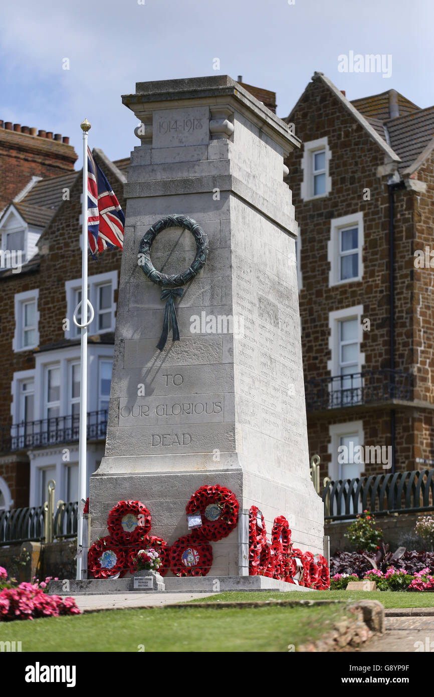 Hunstanton, Norfolk, UK. 30th June, 2016.  The Hunstanton War Memorial is bathed in sunshine as the Battle of the Somme 100th anniversary will be remembered tomorrow. On the first day of the battle, almost 60,000 British soldiers lost their lives. From the local community 53 residents were killed in WW I and 15 in WW II  Credit:  Paul Marriott/Alamy Live News Stock Photo