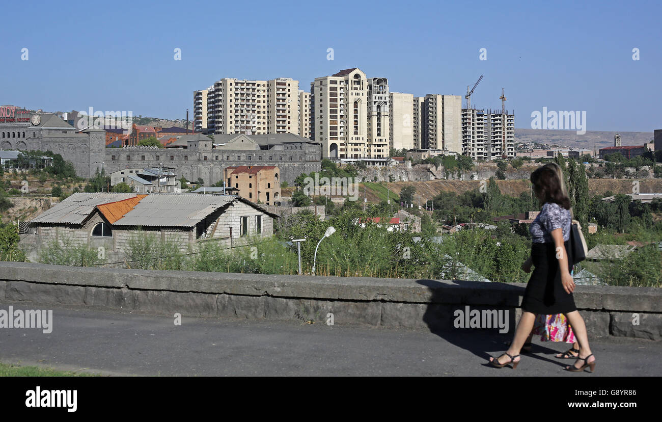 Jerewan, Armenia. 29th June, 2016. Street scene in Jerewan, Armenia, 29 June 2016. Photo: Jan Woitas/dpa/Alamy Live News Stock Photo