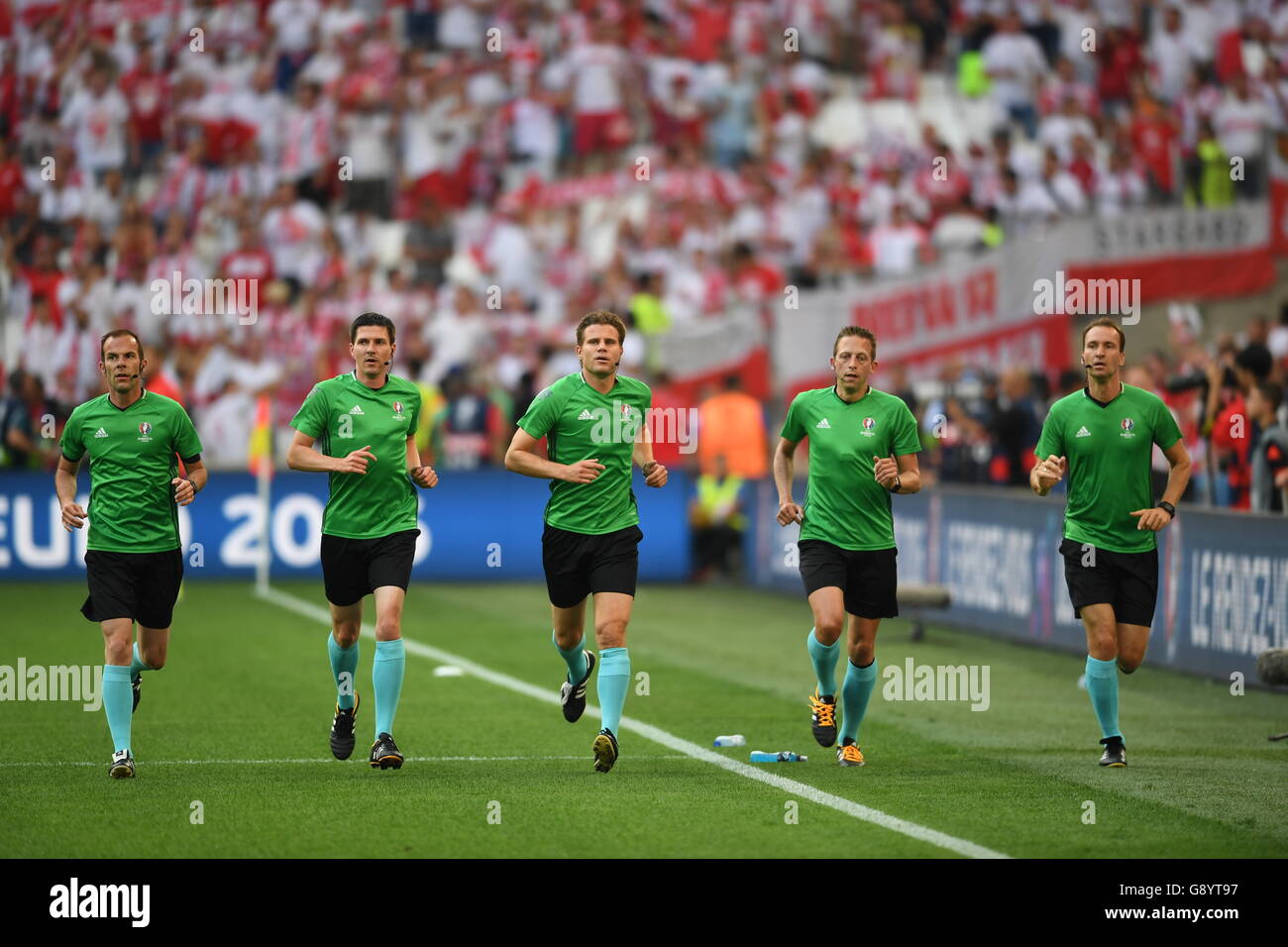 Marseille, France. 30th June, 2016. Referee Felix Brych of Germany (C) and his team, additional assistant referee Marco Fritz (L), assistant referee Stefan Lupp (2-L), assistant referee Mark Borsch (2-R), additional assistant referee Bastian Dankert (R) warm up before the UEFA EURO 2016 quarter final soccer match between Poland and Portugal at the Stade Velodrome in Marseille, France, 30 June 2016. Photo: Federico Gambarini/dpa/Alamy Live News Stock Photo