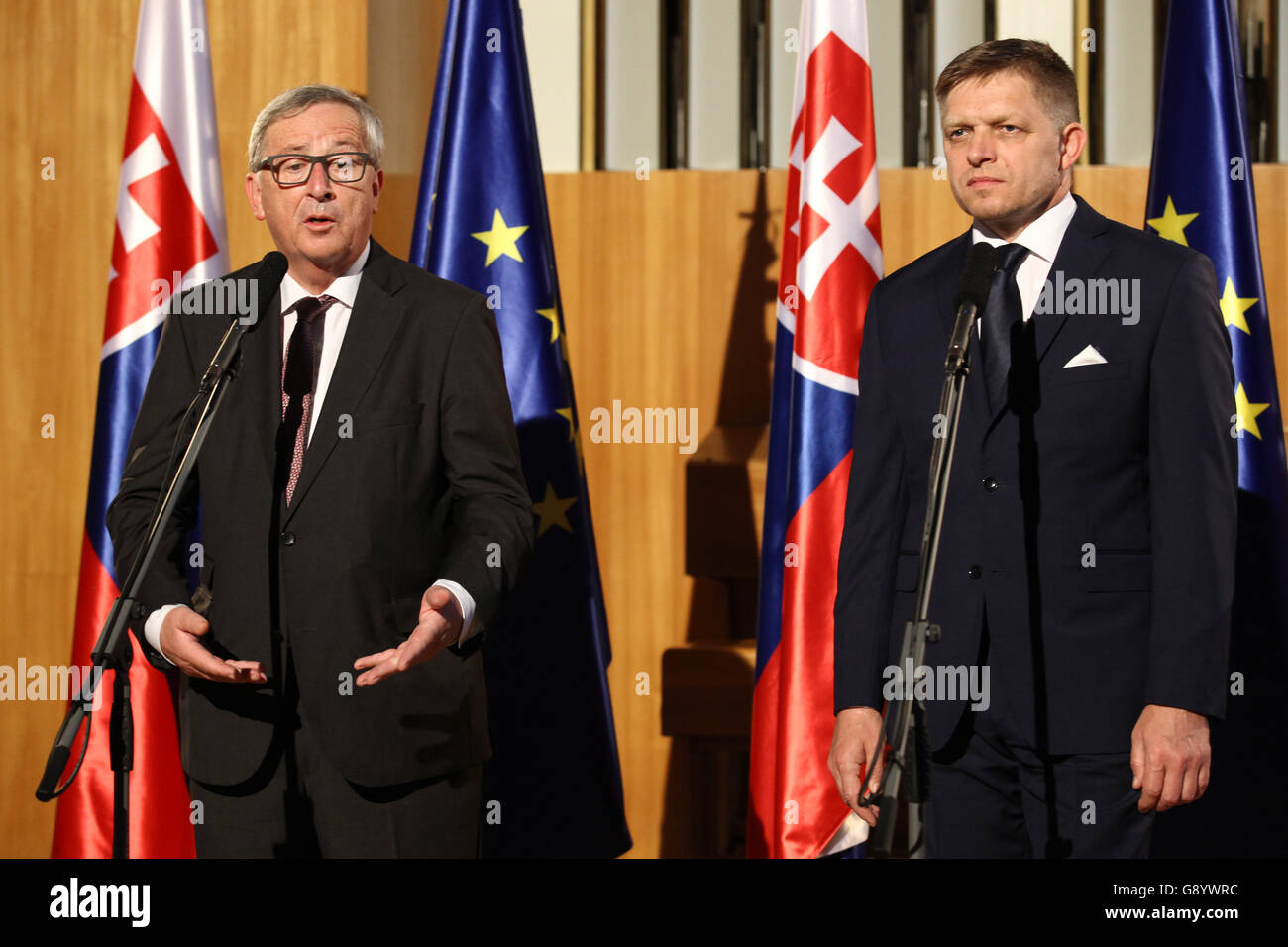 Bratislava, Slovak Prime Minister Robert Fico in Bratislava. 30th June, 2016. European Commission President Jean-Claude Juncker(L) gives a speech at the Bratislava Castle, accompanied by Slovak Prime Minister Robert Fico in Bratislava, capital of Slovakia on June 30, 2016. During its presidency of the European Union(EU) Council, Slovakia wants to focus first and foremost on a positive EU agenda and bring the bloc closer to people, Slovak Prime Minister Robert Fico said here on Thursday. © Andrej Klizan/Xinhua/Alamy Live News Stock Photo