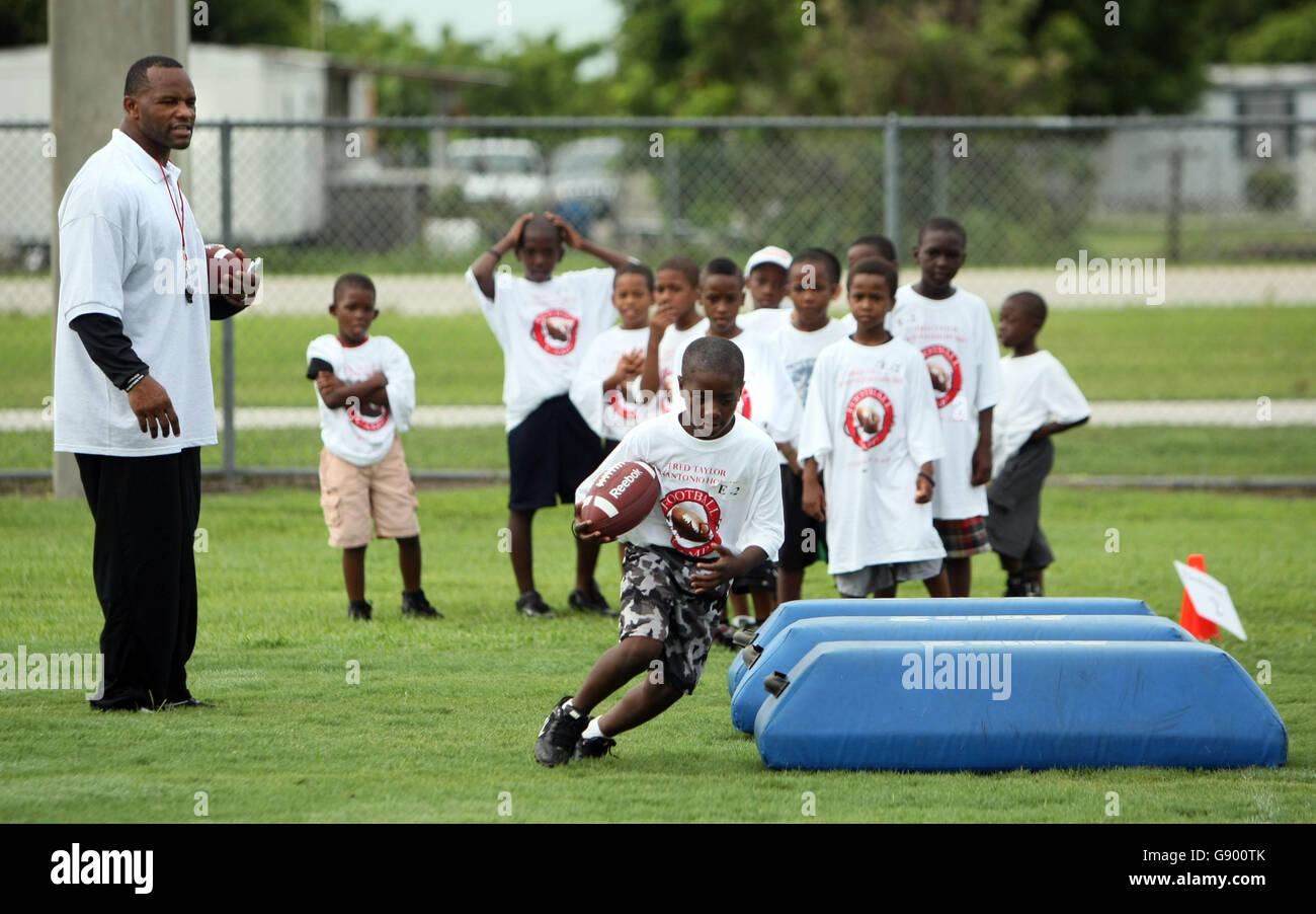 Kids drill hires stock photography and images Alamy