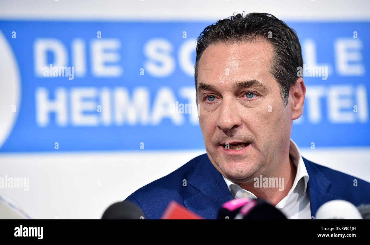 Vienna, Austria. 1st July, 2016. Head of the Austrian Freedom Party (FPOe) Heinz-Christian Strache speaks at a news conference in Vienna, Austria, July 1, 2016. Austria's constitutional court on Friday accepted a challenge filed by the anti-immigration Freedom Party over the run-off presidential election on May 22, and ordered the election to be held again. Credit:  Qian Yi/Xinhua/Alamy Live News Stock Photo