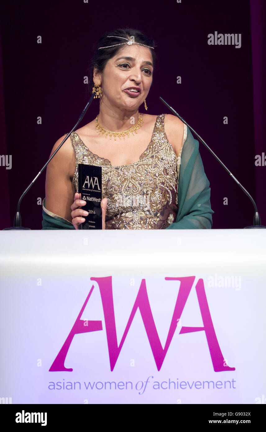 Professor of psychology at Royal Holloway University, Amina Memon, receives the Professions award at the Asian Women of Achievement Awards at London Hilton on Park Lane, central London. Stock Photo