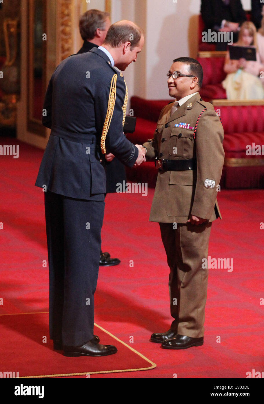 Warrant Officer Class 2 Khadak Chhetri, of the Army's Gurkha Staff and Personnel Support Company, receives an MBE on behalf of his Gurkha officer grandfather from the Duke of Cambridge during an investiture ceremony at Buckingham Palace, London. Stock Photo