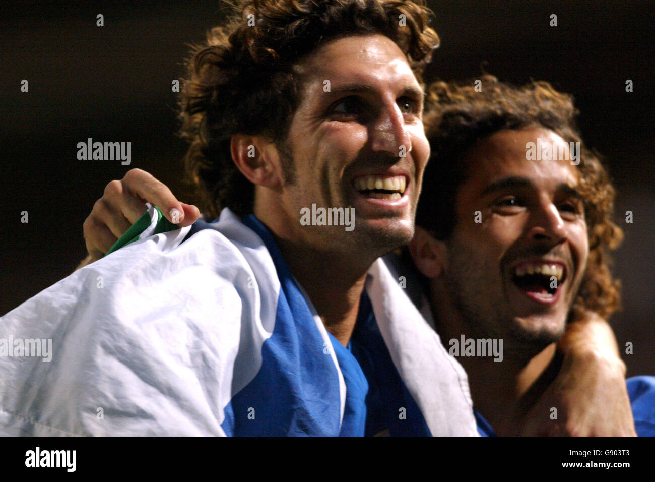 Soccer - FIFA World Cup 2006 Qualifier - Group Four - Ireland v Isreal - Lansdowne Road. Isreal's Ariel Banando (l) and teammate Saban Klemi celebrate at the final whistle Stock Photo