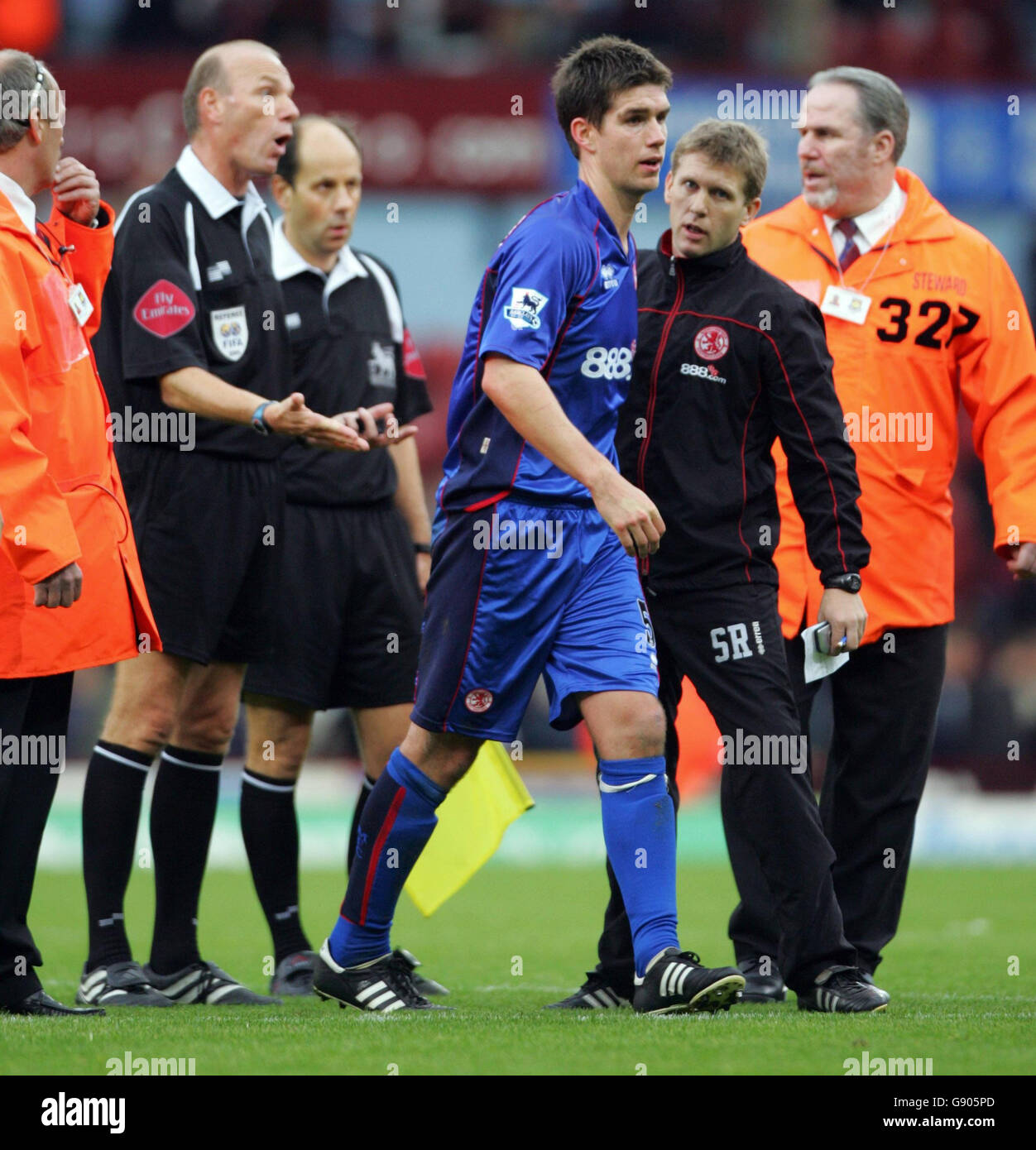 Referee steve bennett hi-res stock photography and images - Alamy