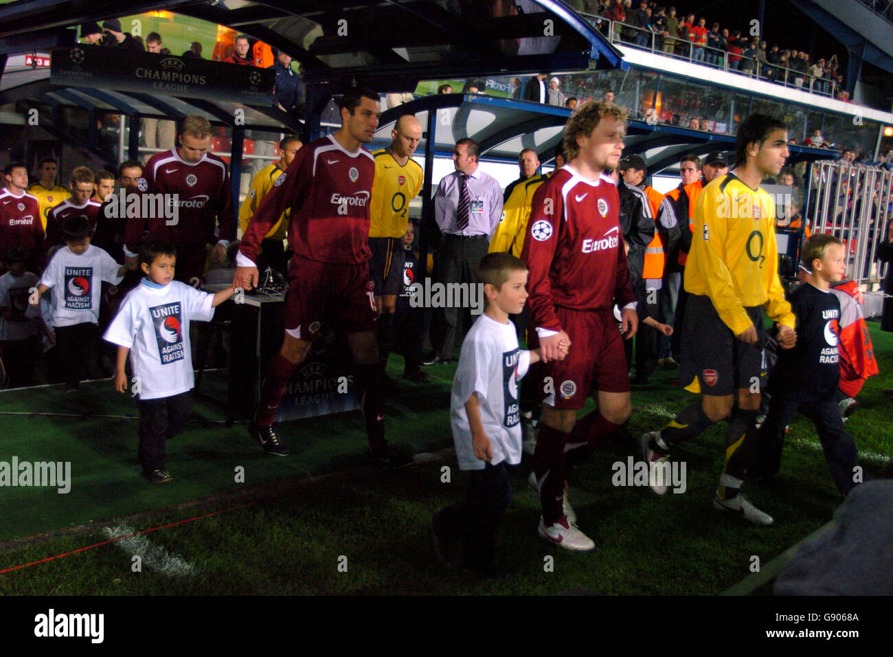 Czech Soccer - Sparta Prague v Slavia Prague. The Sparta Prague wall  defends a Slavia Prague free kick Stock Photo - Alamy