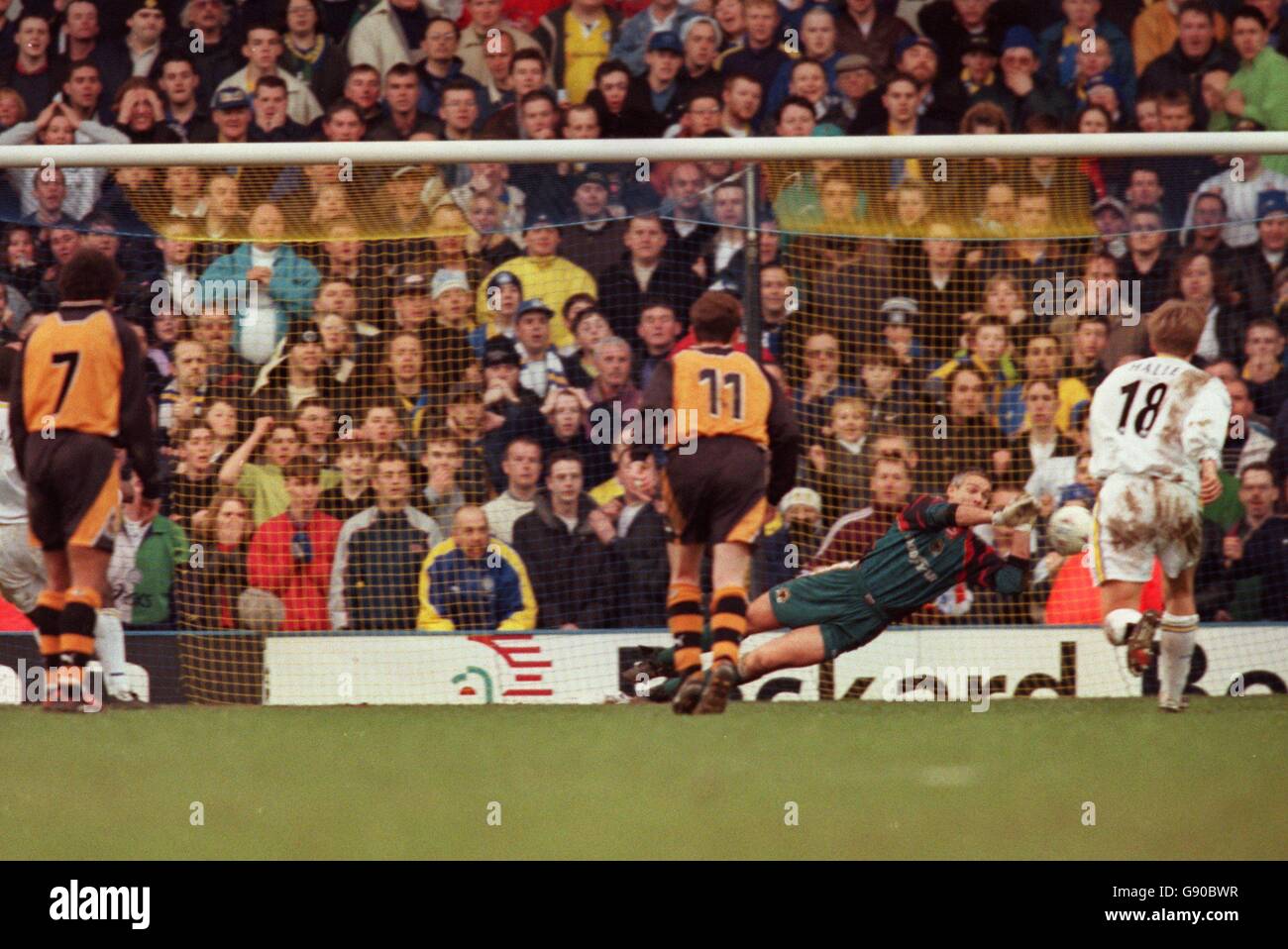 Soccer - Littlewoods FA Cup Quarter Final - Leeds United v Wolverhampton Wanderers. Wolverhampton Wanderers' Hans Segers saves a penalty taken by Jimmy Floyd Hasselbaink, Leeds United Stock Photo