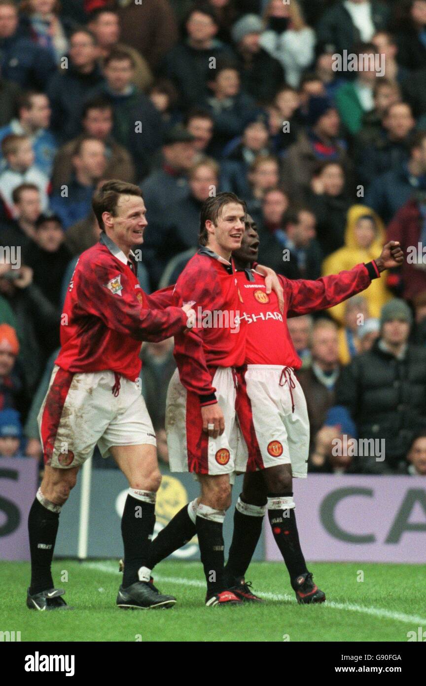 Soccer - Littlewoods FA Cup Third Round - Chelsea v Manchester United. Manchester United's Teddy Sheringham (left), David Beckham (centre) and Andy Cole (right) celebrate Stock Photo