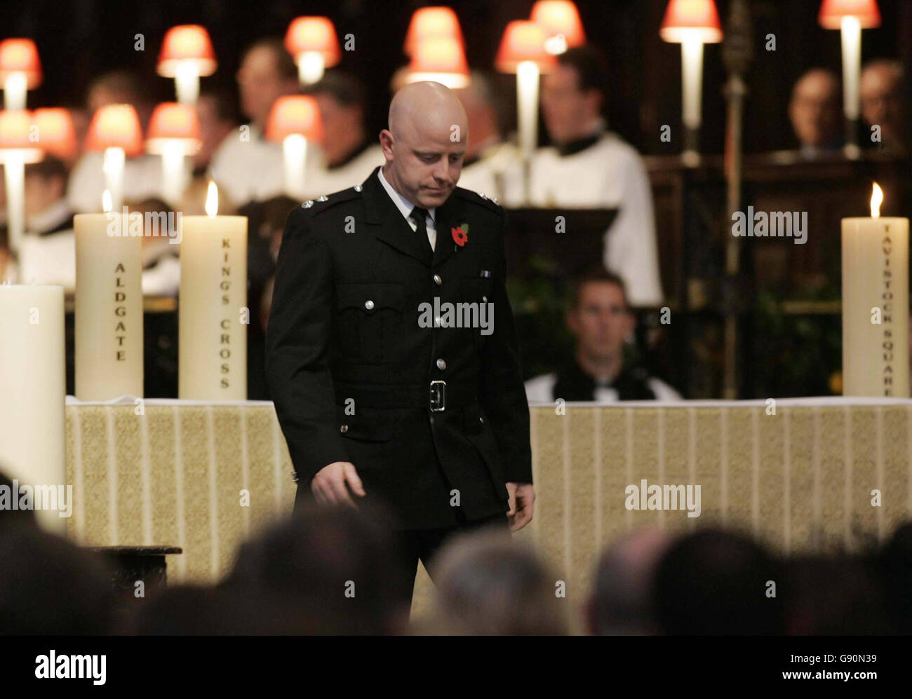 A policeman after lighting a candle at St Paul's Cathedral, London, during the Service of Remembrance for the victims of the London bombings, Tuesday November 1, 2005. Families mourning lost loved ones today stood shoulder to shoulder with survivors in tribute to the victims of the July 7 bombings. The Queen, Prime Minister Tony Blair and the Archbishop of Canterbury joined the 2,300-strong congregation in remembering the dead at a national memorial service in St Paul's. See PA story MEMORIAL Expolsions. PRESS ASSOCIATION photo. Photo credit should read: Mike Dunlea/Daily Mail/NPA rota/PA. Stock Photo