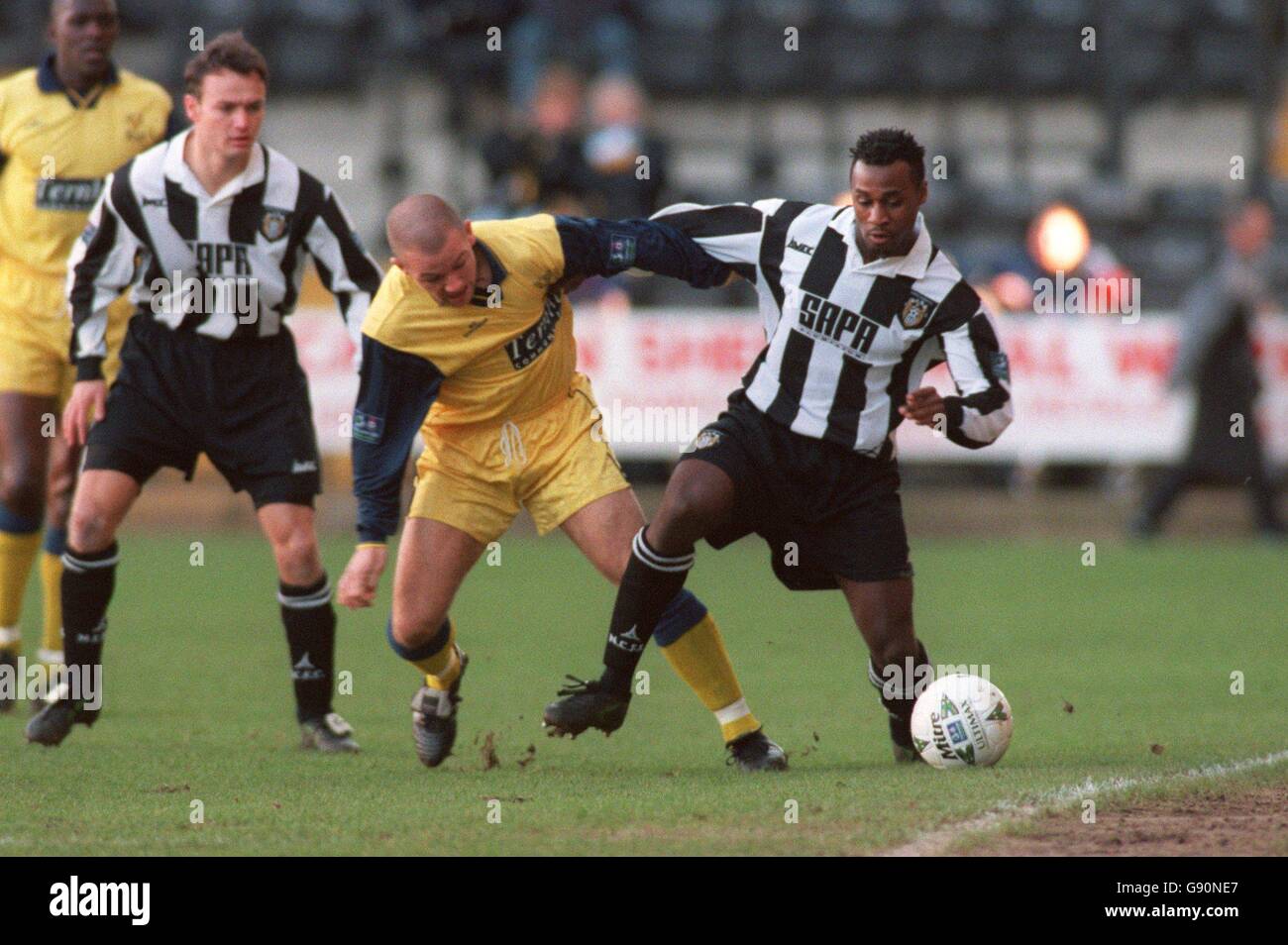 Soccer - Nationwide League Division Three - Notts County v Shrewsbury Town. Notts County's Dennis Pearce holds off the challenge from Shrewsbury Town's Lee Steele Stock Photo