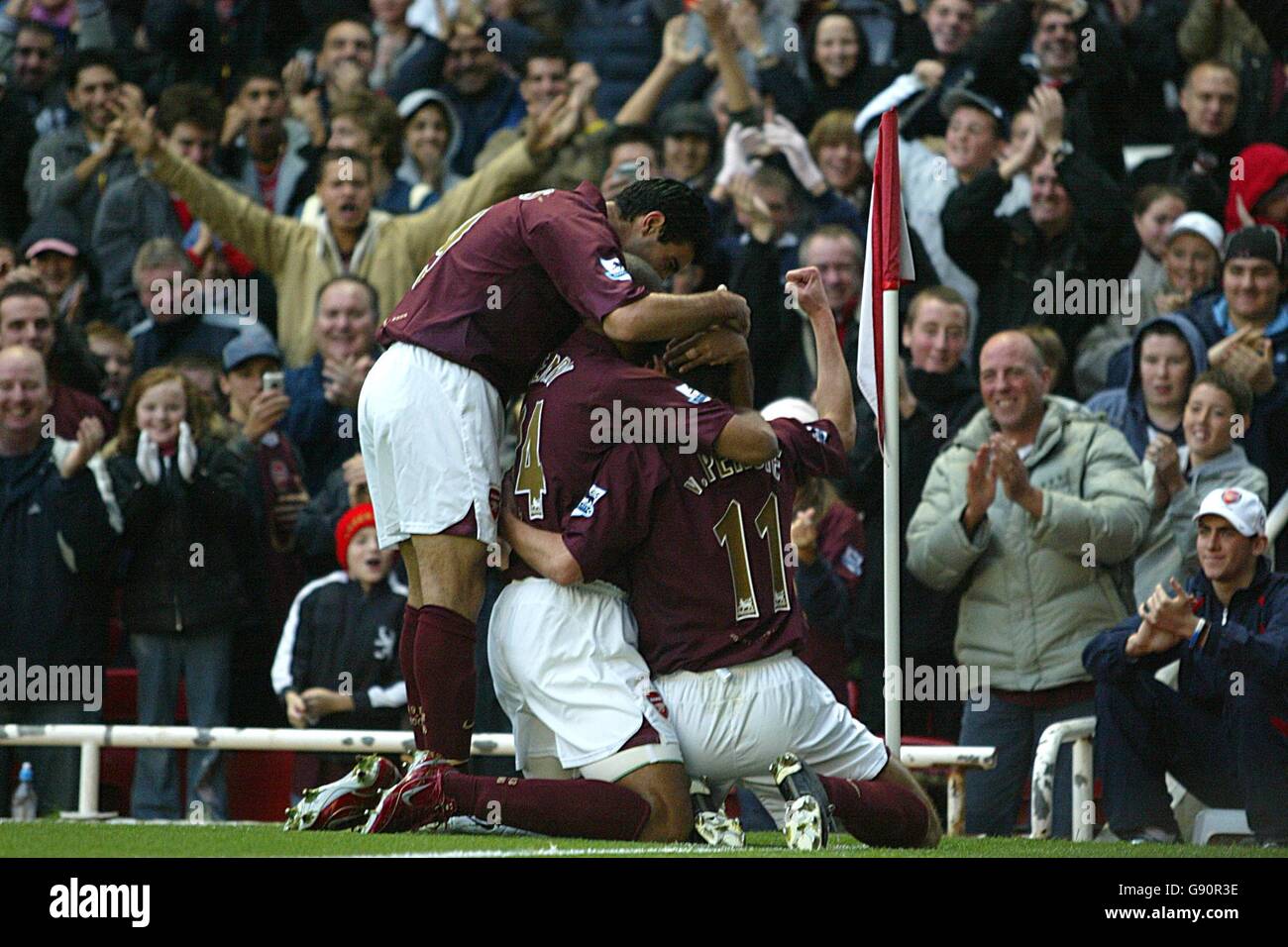 Arsenal players celebrate robin van persies goal hi-res stock