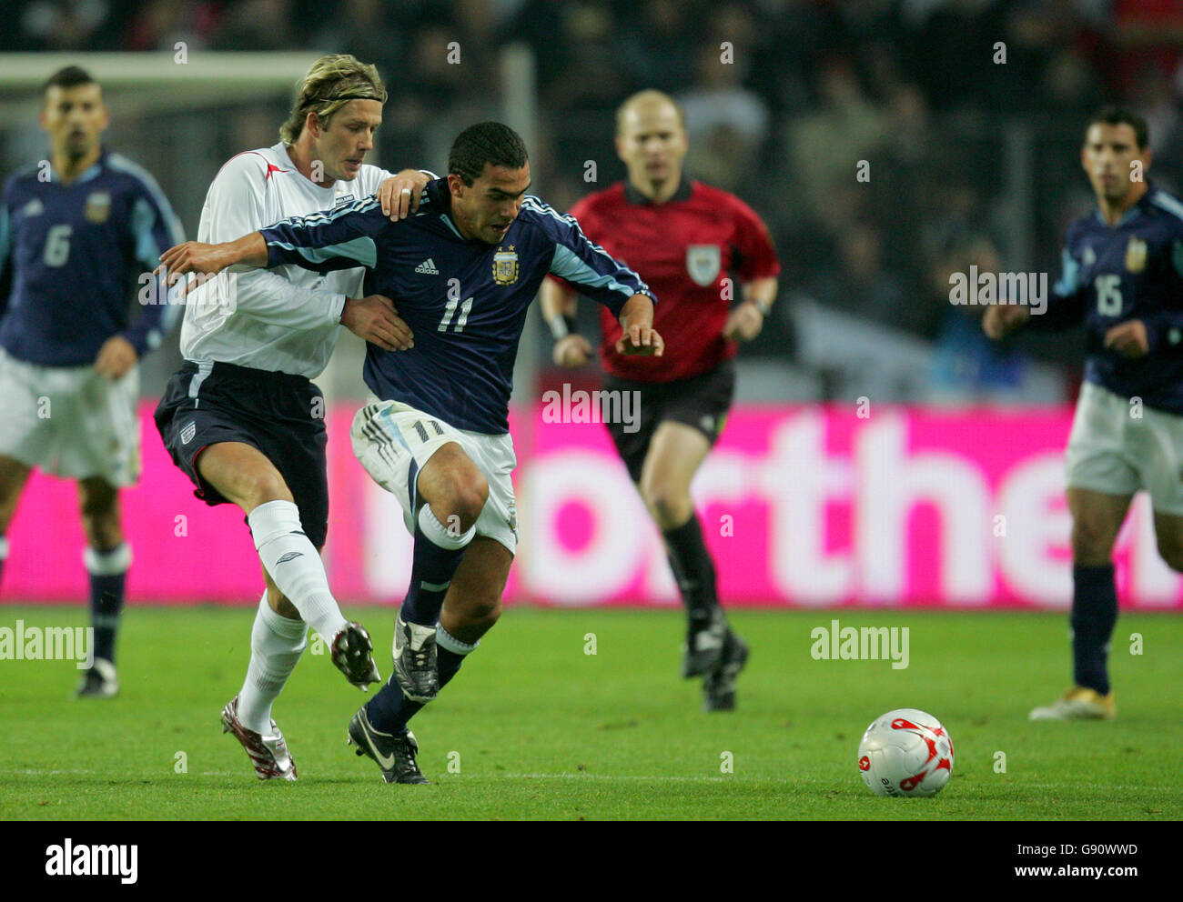 DAVID BECKHAM CELEBRATES WIN ENGLAND V ARGENTINA STADE DE GENEVE GENEVE SWITZERLAND 12 November