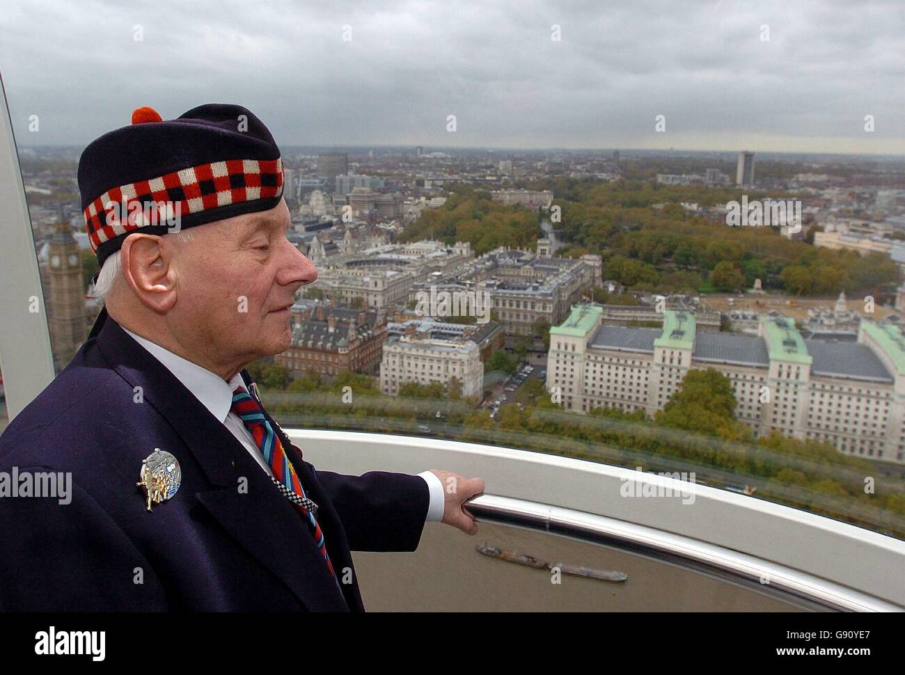 World War 11 Veteran Len Jeans 80, from Tunbridge Wells, Kent who served with the Seaforth Highlanders stands for two minute silence over looking London to mark Armistice Day, anniversary of the end of World War 1 in a capsule on the London Eye. Stock Photo