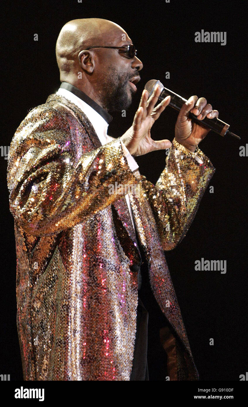 Isaac Hayes at the International Association of Scientologists (IAS) Charity Ball Concert at Saint Hill Manor in West Sussex Sunday 30th October 2005. See PA Story SHOWBIZ Travolta. PRESS ASSOCIATION Photo. Photo credit should read : Edmond Terakopian / PA ... SHOWBIZ Travolta ... 30-10-2005 ... East Grinstead, West Sussex ... PRESS ASSOCIATION photo. Photo Credit should read: Edmond Terakopian/PA. Unique Reference No. 2666222 Stock Photo