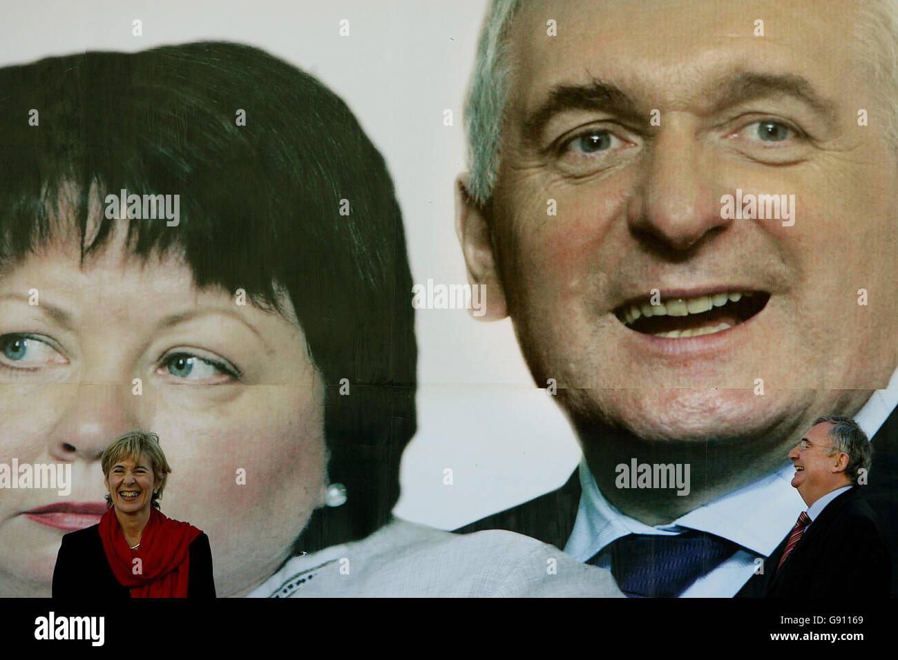 Labour Party Leader Pat Rabbitte (right) and Deputy Leader Liz Mc Manus TD pictured in front of Labour's new public admobile outside Government Buildings,Dublin Tuesday November 1 2005. It is a mobile display featuring pictures of the Taoiseach Bertie Ahern and Tanaiste Mary Harney beside the single word 'wasters.' as the party stepped up the pressure over expensive public projects which have failed to deliver services. See PA story POLITICS Waste. PRESS ASSOCIATION Photo. Photo credit should read: Julien Behal/PA Stock Photo