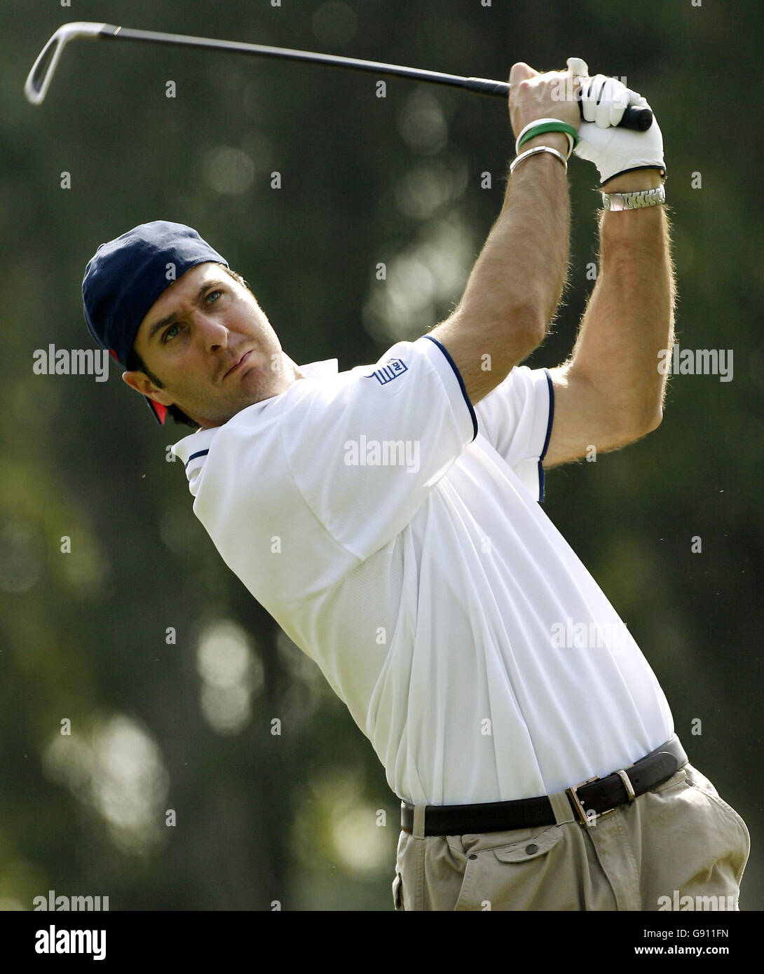 England captain Michael Vaughan tees off during the ECB Vodafone golf day at Royal Palm Golf and Country Club, Lahore, Pakistan, Friday November 4, 2005. England play a Pakistan A team from 6-8th November. Watch for PA story CRICKET England. PRESS ASSOCIATION Photo. Photo credit should read: Gareth Copley/PA. Stock Photo