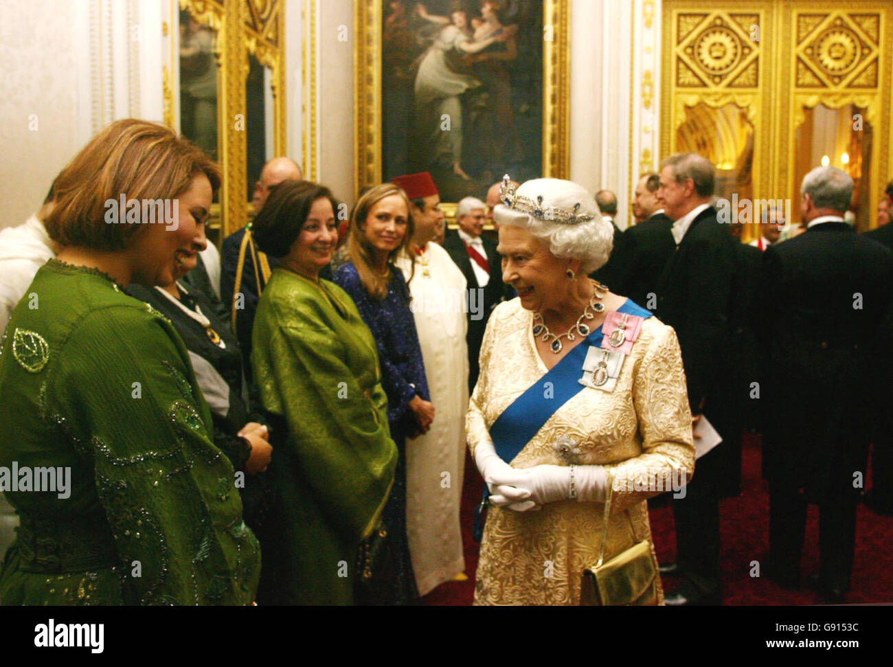 Reception Queen Queen elizabeth ii greets guests reception buckingham palace hi-res ...