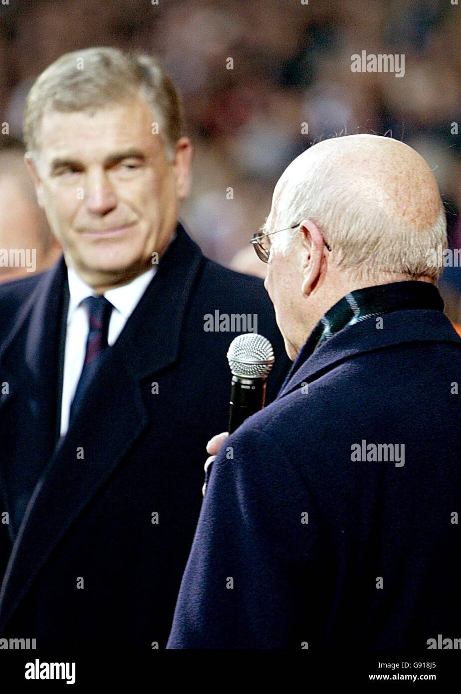 Soccer - FA Barclays Premiership - West Ham United v Manchester United - Upton Park. Manchester United's director Sir Bobby Charlton and Sir Trevor Brooking remeber George Best before the match Stock Photo