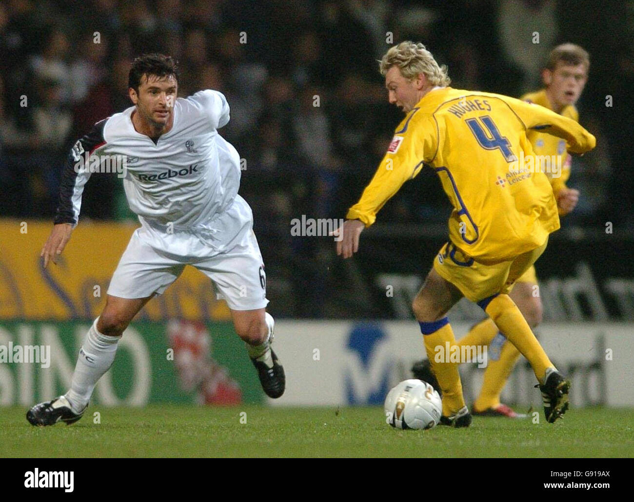 Leicester City's Stephen Hughes in action against Bolton Wanderers' Gary Speed (L) during the Carling Cup fourth round match at Reebok Stadium, Bolton, Wednesday November 30, 2005. PRESS ASSOCIATION Photo. Photo credit should read: PA. Stock Photo
