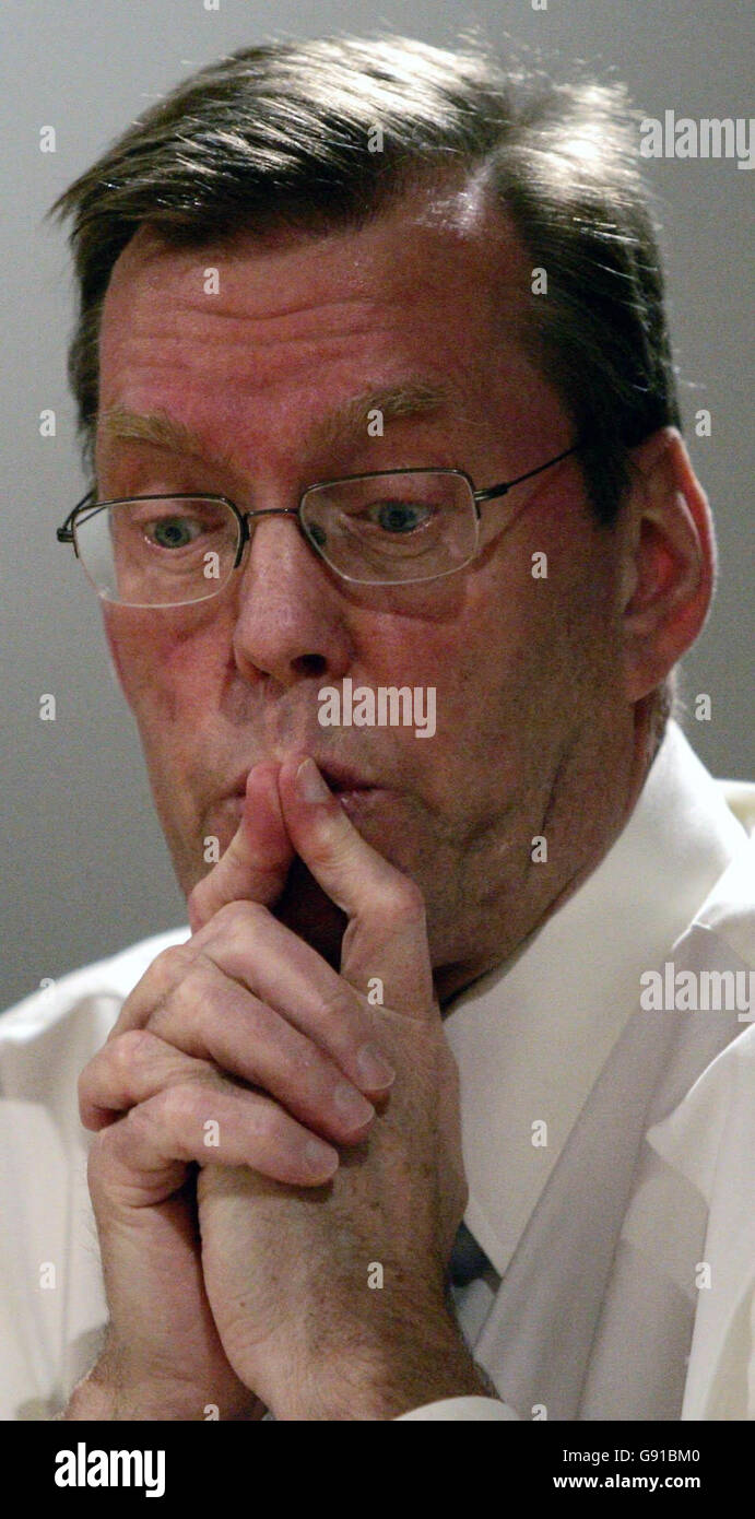 Tom Smith (Managing Director of NESCO-a private company that provides telecom services to the oil industry) at a briefing from the the offshore industry, held by SNP Shadow Energy Minister Richard Lochhead MSP, on their reaction to Gordon Brown's oil announcement, in Scottish Parliament, Edinburgh, Wednesday 7 December 2005. Photo credit should read: Andrew Milligan/PA. Stock Photo