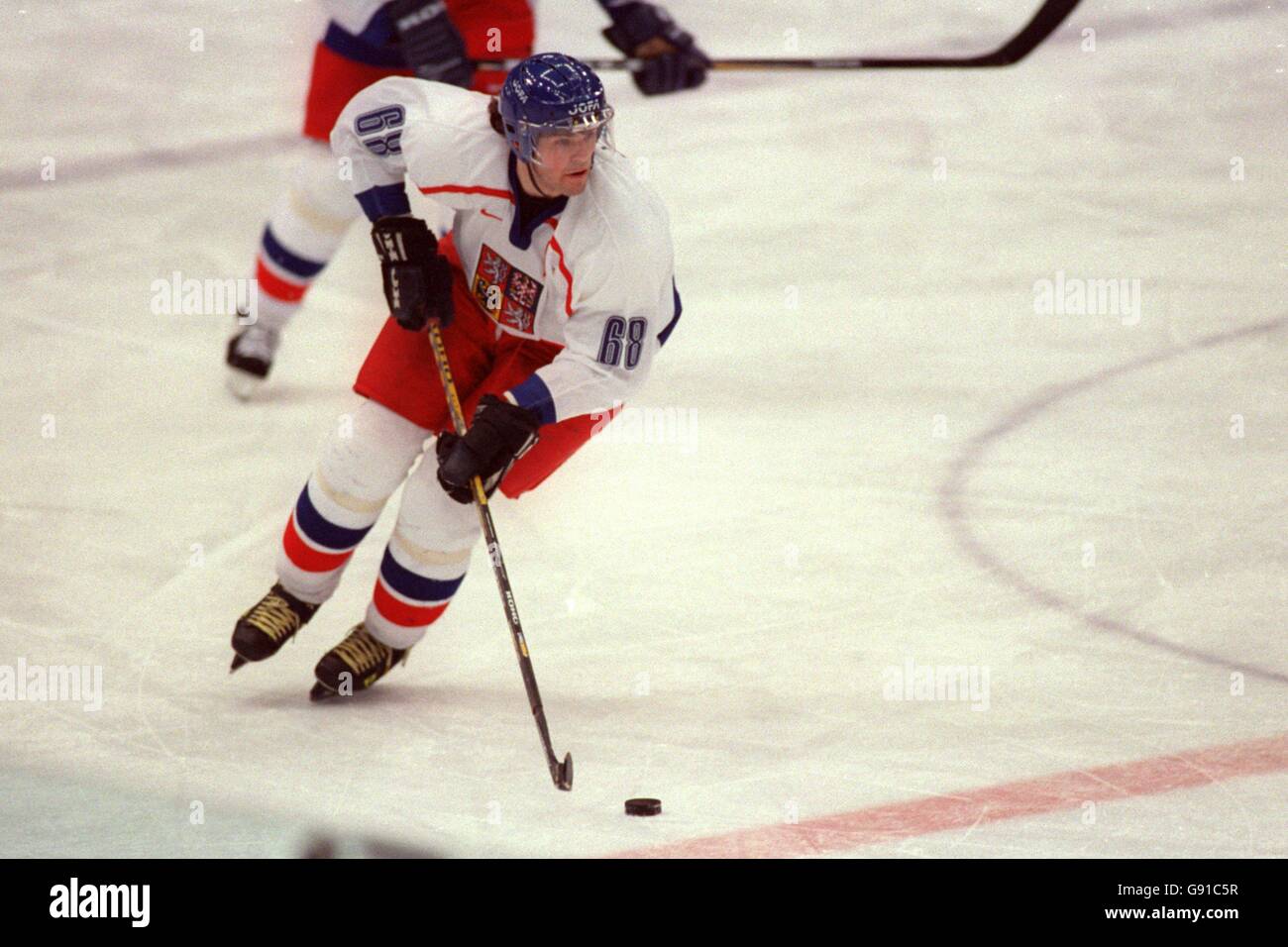 Ice Hockey - Winter Olympics - Nagano 1998 - Final - Russia v Czech  Republic. Czech Republic's Jaromir Jagr in action Stock Photo - Alamy