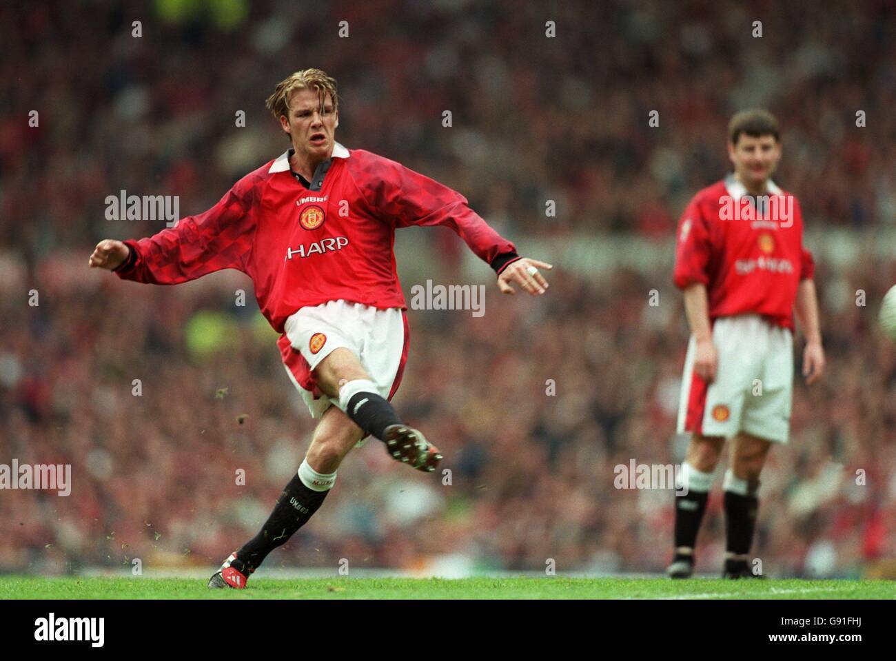 Soccer - FA Carling Premiership - Manchester United v Wimbledon. Manchester United's David Beckham takes a free kick. Stock Photo