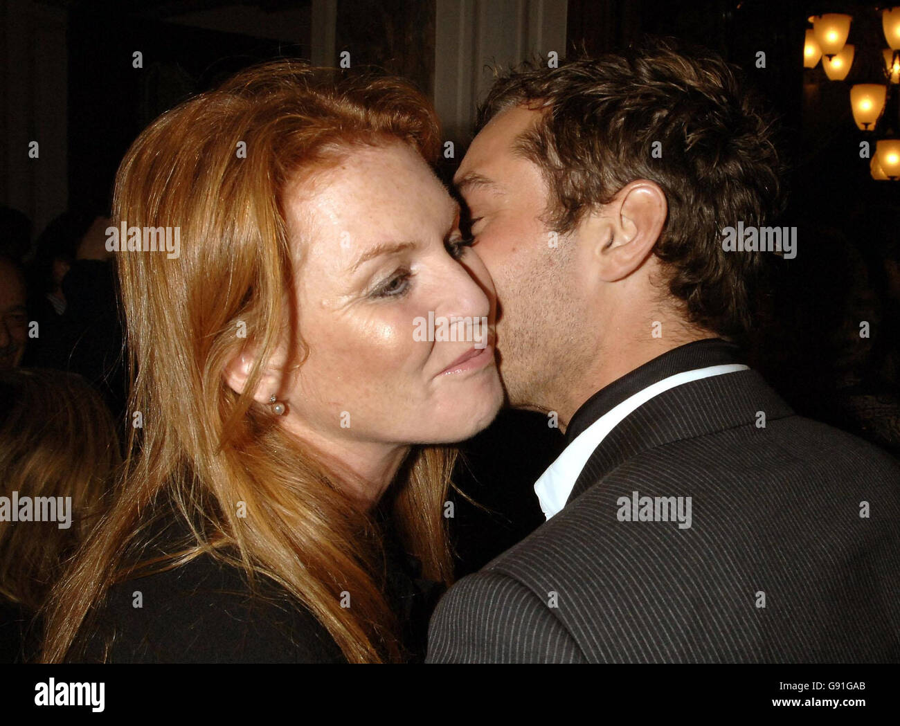 Actor Jude Law greets the Duchess of York as she arrives, Friday 25 November 2005 at the London Coliseum for Anthony Minghellas production of Madam Butterfly. PRESS ASSOCIATION Photo. Photo credit should read:John Stillwell/PA Stock Photo