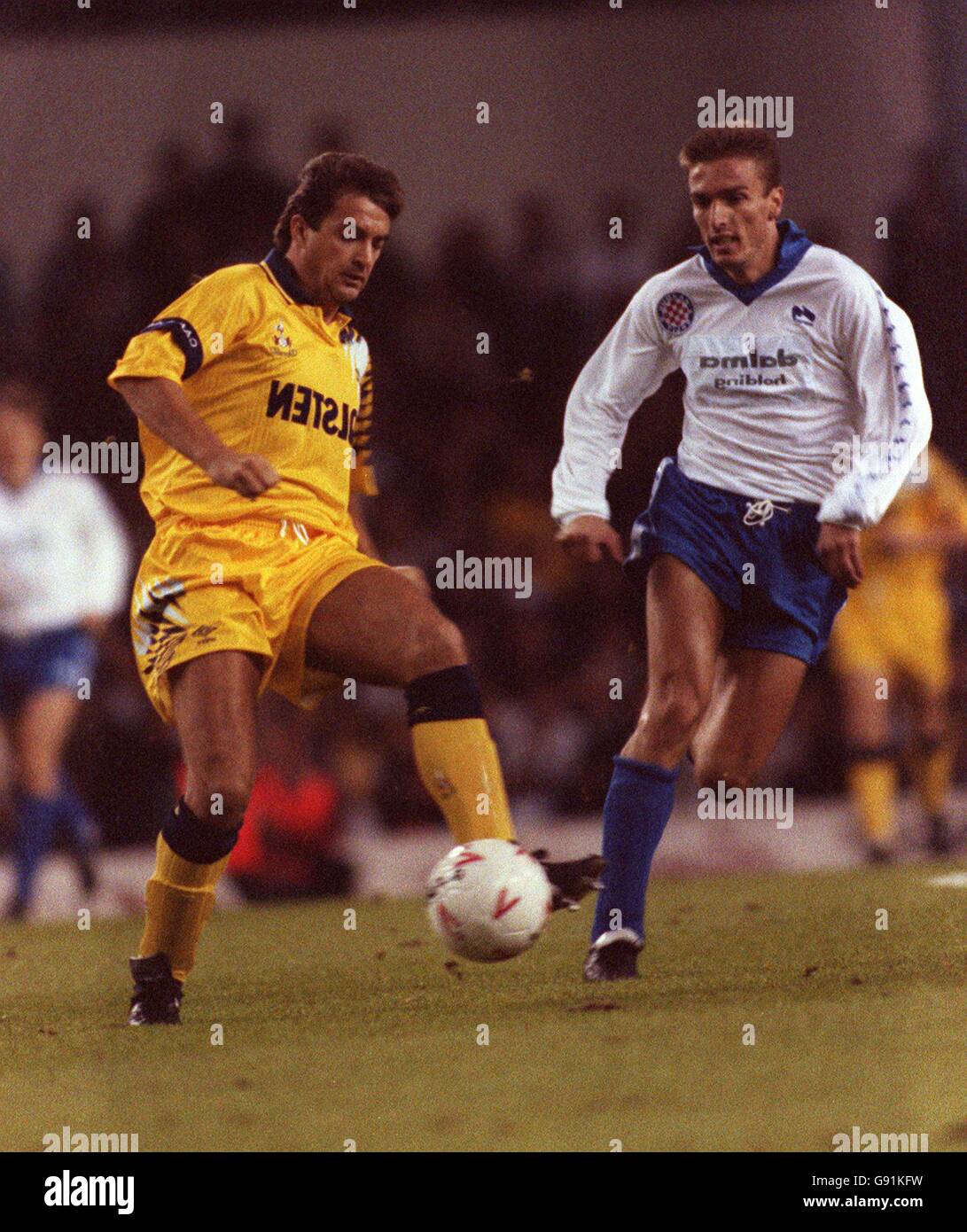 Soccer - European Cup Winners Cup - First Round - Second Leg - Tottenham Hotspur v Hajduk Split. L-R: ARDIAN KOZNIKU [HS], GARY MABBUTT [TH] TOTTENHAM HOTSPUR v HAJDUK SPLIT Stock Photo