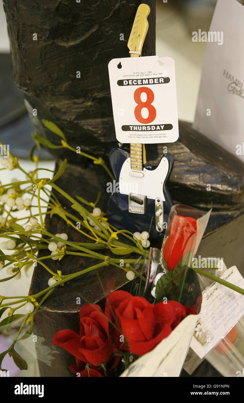 Floral tributes near to a statue of The Beatles in the Cavern Walk shopping centre in Liverpool on the 25th anniversary of the death of former Beatle John Lennon, Thursday December 8 2005. Tributes to murdered music icon Lennon will be attached to balloons and released today. More than 1,000 messages to the ex-Beatle, each written on card and attached to a white balloon, will be released from Albert Dock at midday. See PA Story SHOWBIZ Lennon. PRESS ASSOCIATION PHOTO. Photo credit should read: Phil Noble/PA Stock Photo