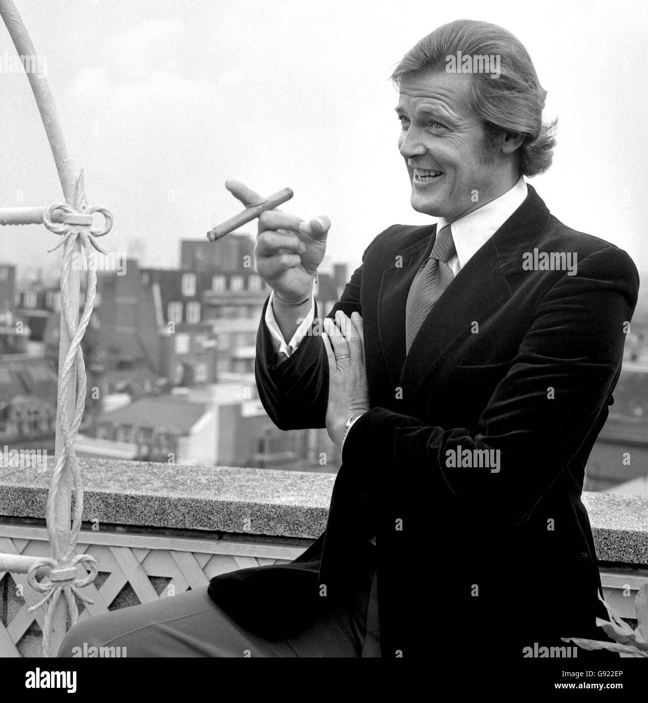 Roger moore albert r. broccoli Black and White Stock Photos & Images ...