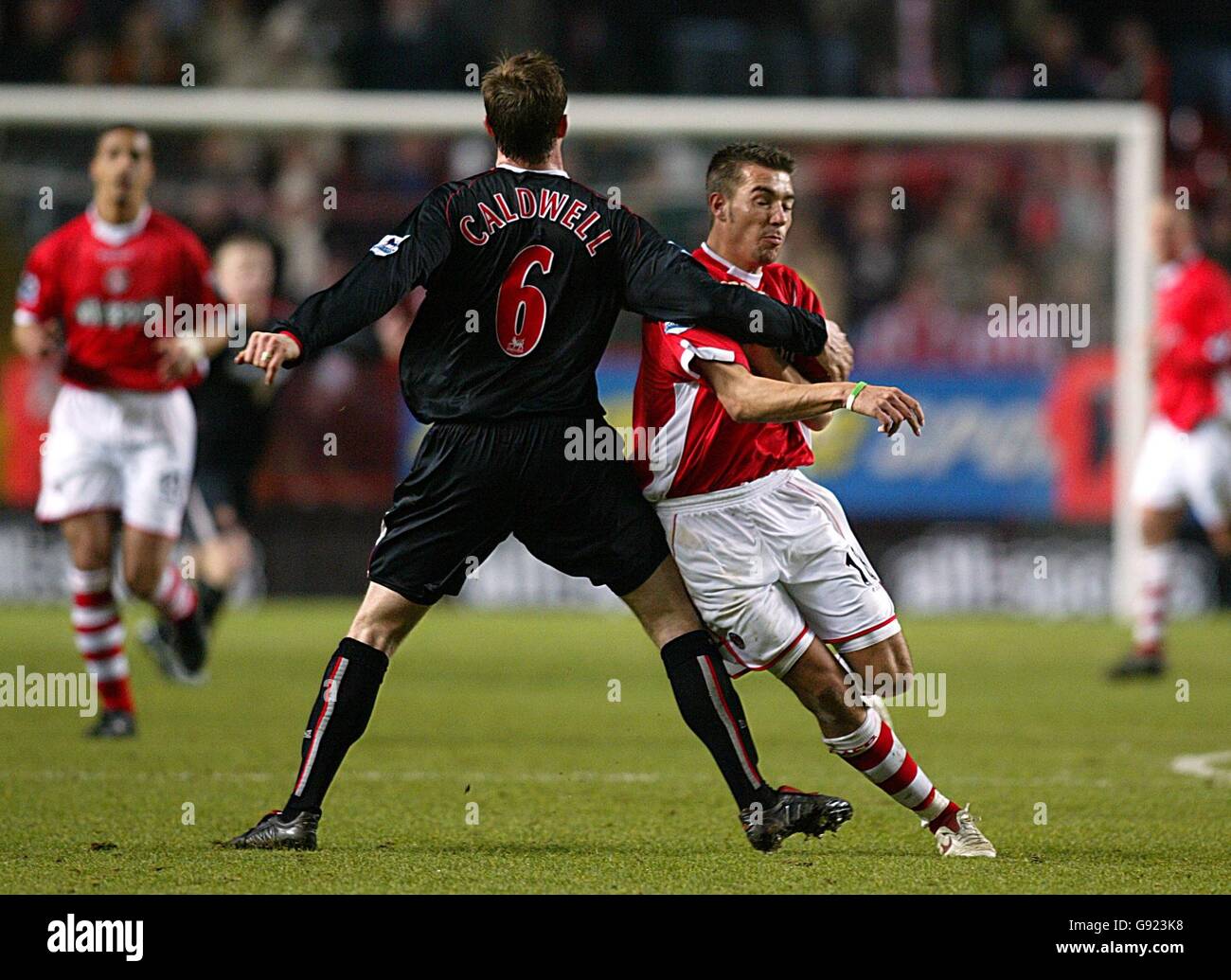 Sunderland's Stephen Caldwell drags Charlton Athletic's Darren Ambrose back by the neck and is subsequently booked Stock Photo