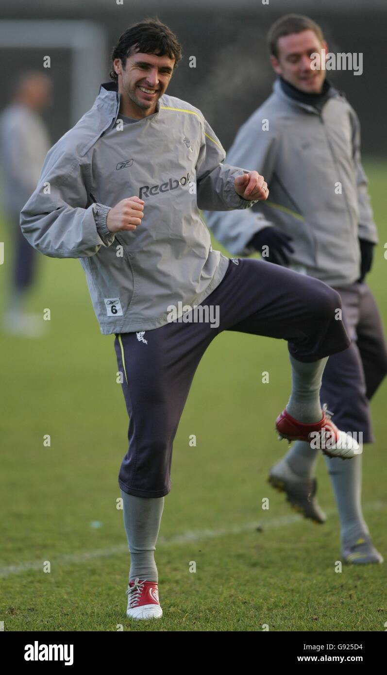 Bolton Wanderers' Gary Speed (L) and Kevin Nolan during a training session at the Euxton Training Ground near Chorley, Tuesday December 13, 2005, ahead of their UEFA Cup group H match against Sevilla on Wednesday. PRESS ASSOCIATION Photo. Photo credit should read: Nick Potts/PA. Stock Photo