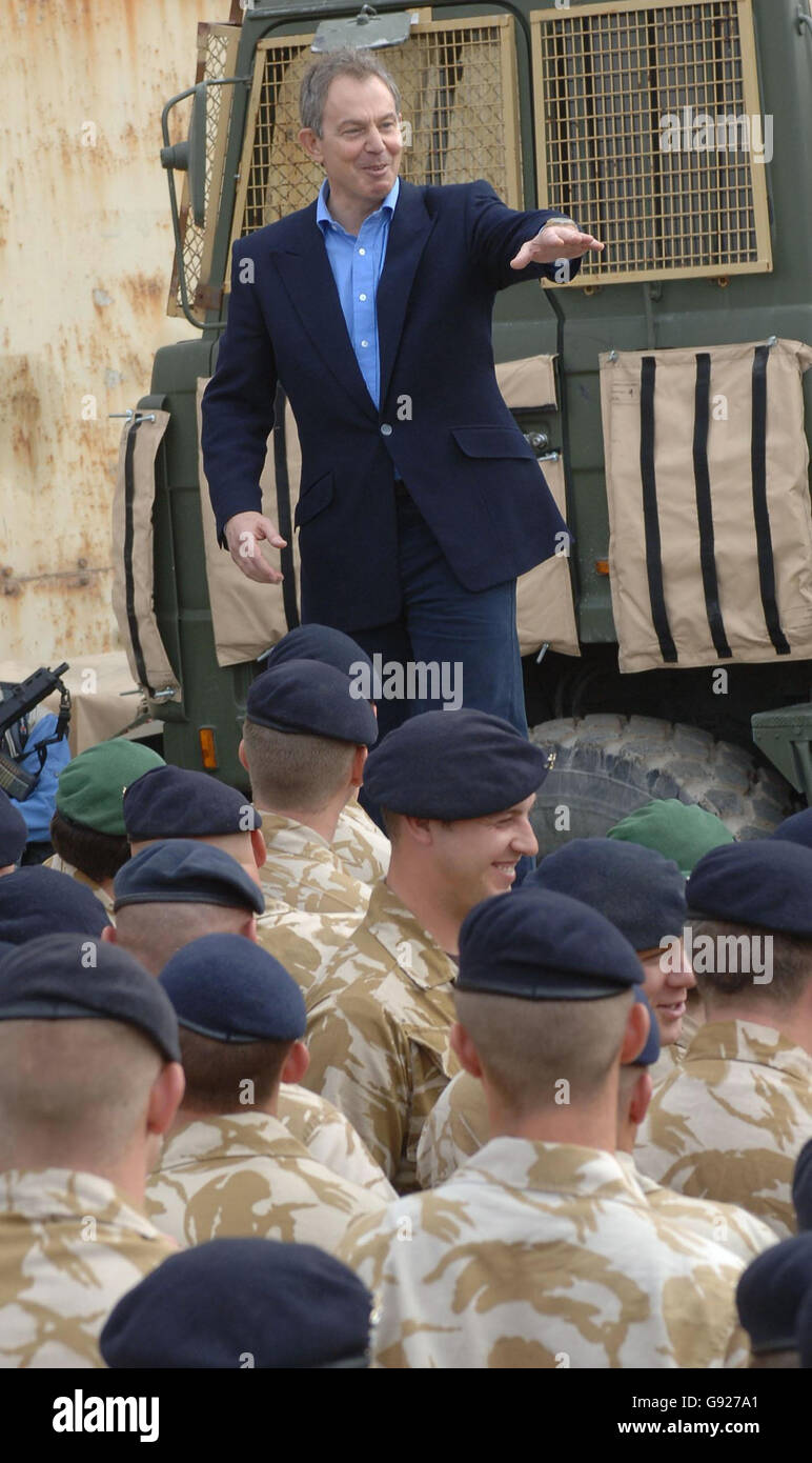 British Prime Minister Tony Blair meets soldiers at the Shaibah Logistics Base in Basra, Iraq, Thursday 22d December 2005 during his two-day Christmas visit to the region. The Prime Minister told the soldiers, including the Royal Irish Regiment, the Royal Regiment of Fusiliers, and the 9th and 12th Lancers, they could be 'very, very proud' of the work they were doing. See PA story PRESS ASSOCIATION PHOTO. Picture credit should read: Stefan Rousseau/PA Stock Photo