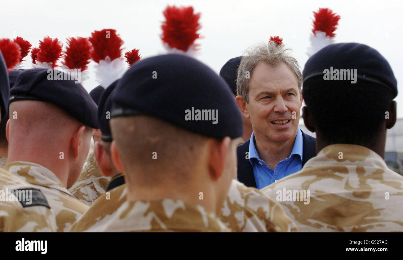 British Prime Minister Tony Blair meets soldiers at the Shaibah Logistics Base in Basra, Iraq, Thursday 22d December 2005 during his two-day Christmas visit to the region. The Prime Minister told the soldiers, including the Royal Irish Regiment, the Royal Regiment of Fusiliers, and the 9th and 12th Lancers, they could be 'very, very proud' of the work they were doing. See PA story POLITICS Iraq. PRESS ASSOCIATION PHOTO. Picture credit should read: Stefan Rousseau/PA Stock Photo
