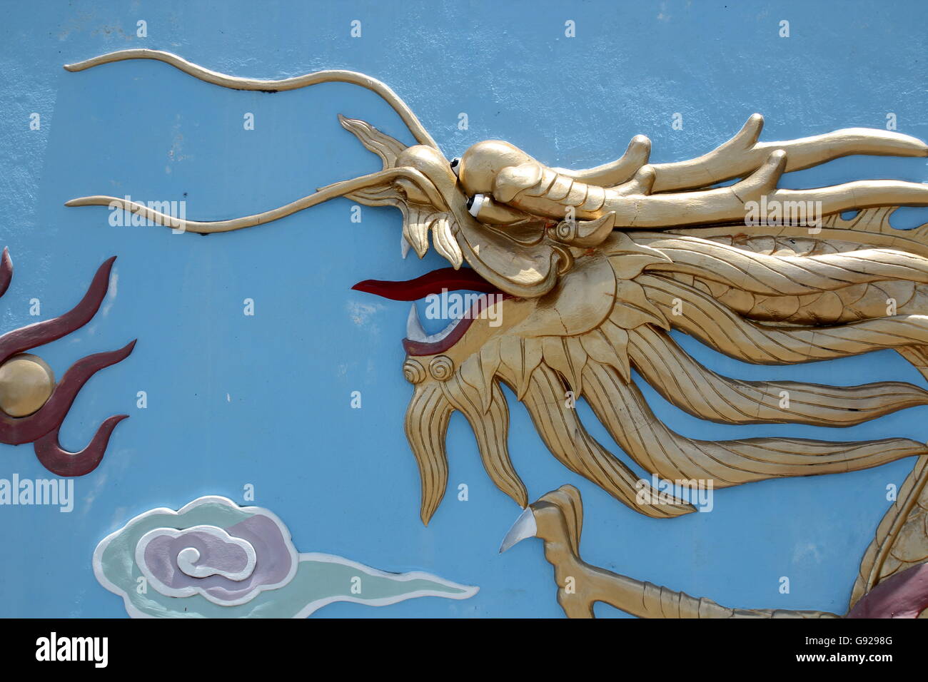 China dragon temple hi-res stock photography and images - Alamy