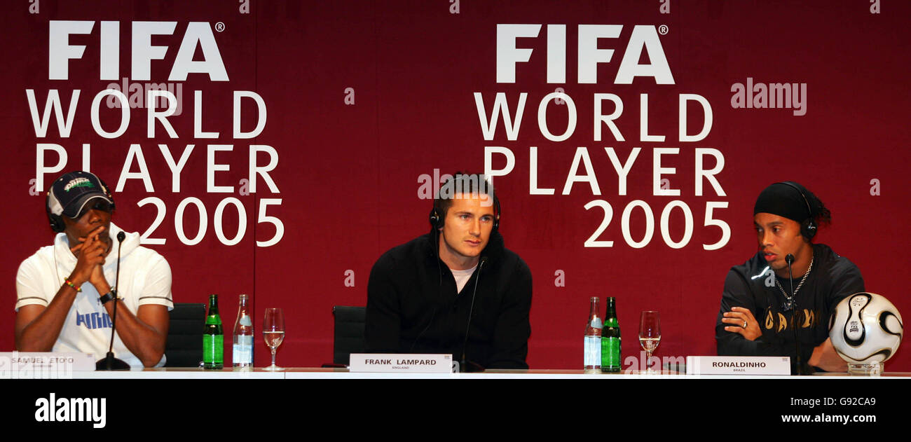 L-R: Barcelona's Samuel Eto'o, Chelsea's Frank Lampard and Barcelona's Ronaldinho at a press conference ahead of the World Player of the Year Awards Stock Photo