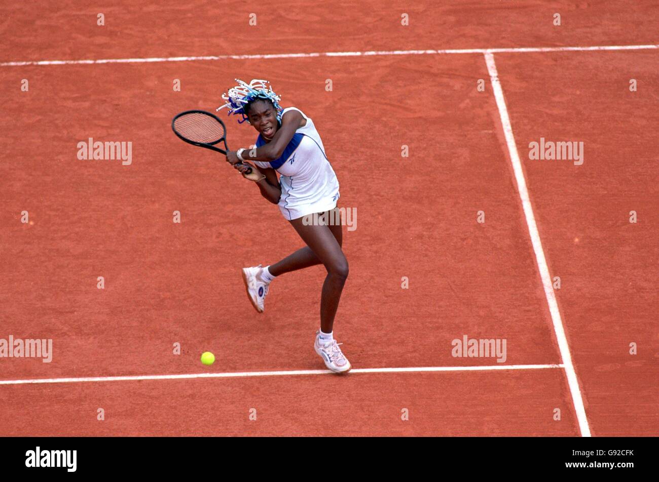 Tennis - French Open - Roland Garros, Paris - Women's Singles - First Round - Venus Williams v Tamarine Tanasugarn Stock Photo